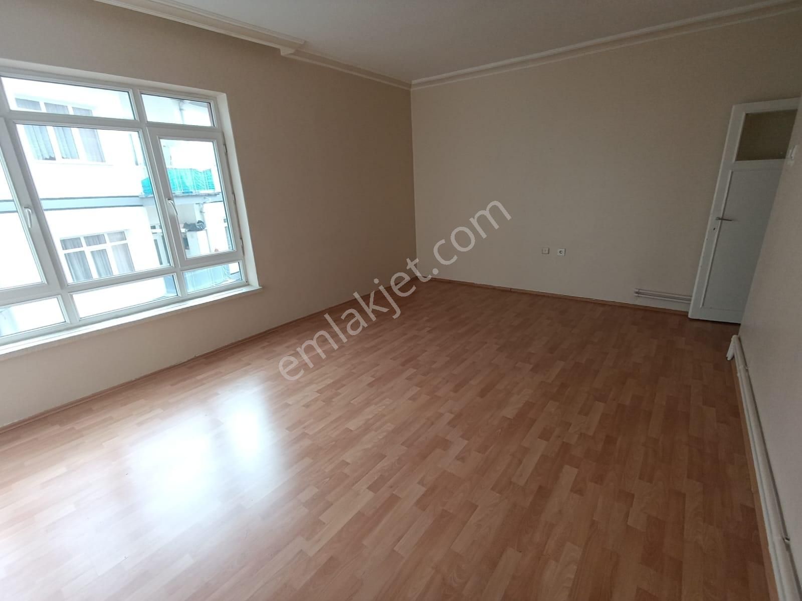 Aşıkpaşa Caddesinde Ara Kat Salon Bağımsız 3+1 - Görsel 34