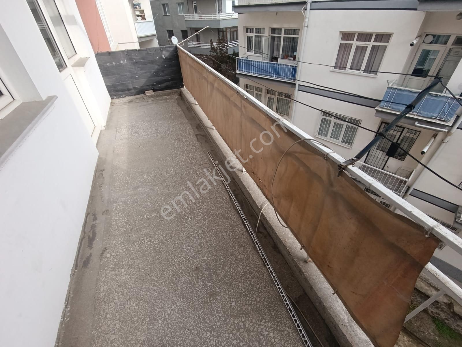 Aşıkpaşa Caddesinde Ara Kat Salon Bağımsız 3+1 - Görsel 13