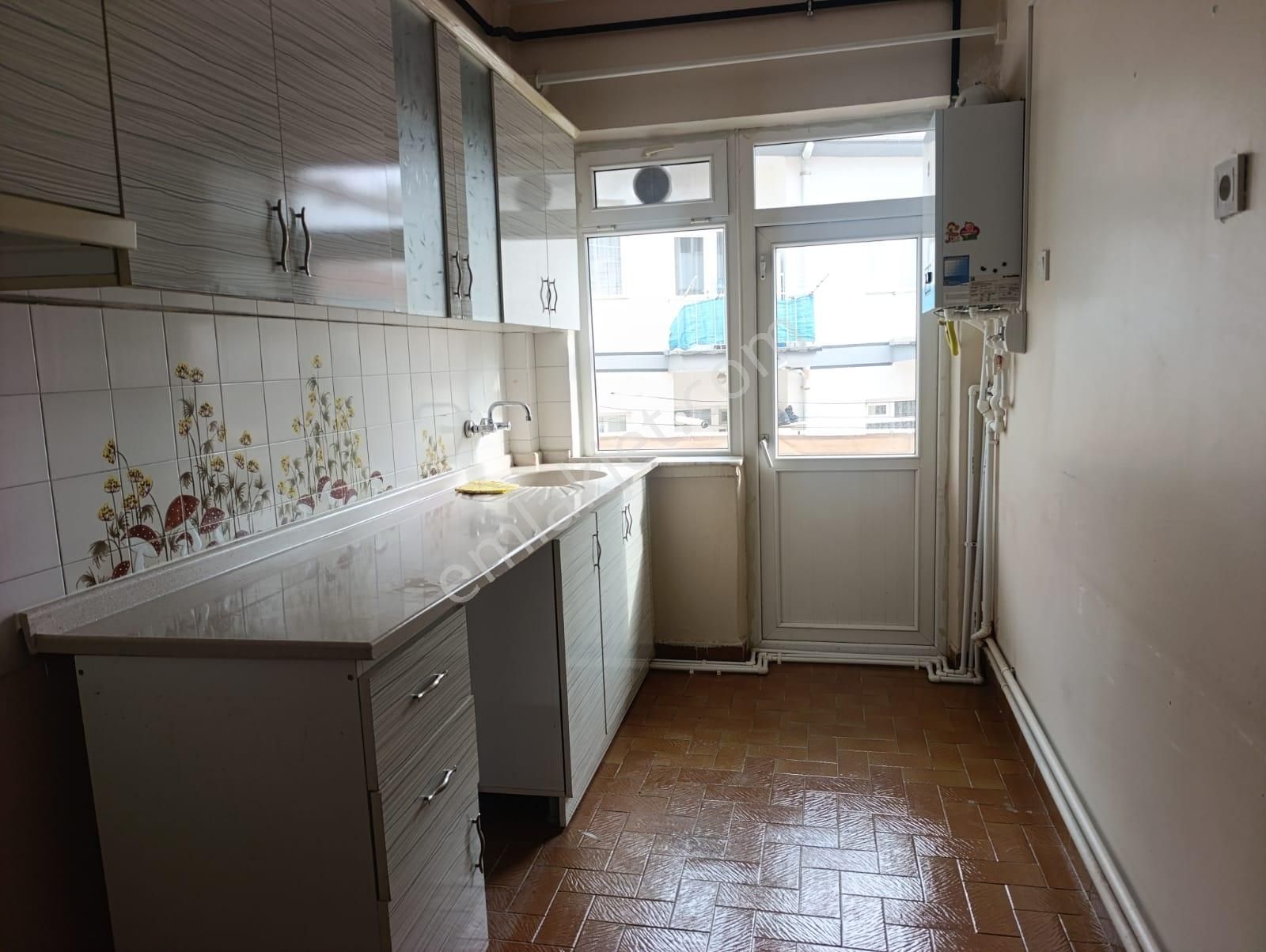 Aşıkpaşa Caddesinde Ara Kat Salon Bağımsız 3+1 - Görsel 22