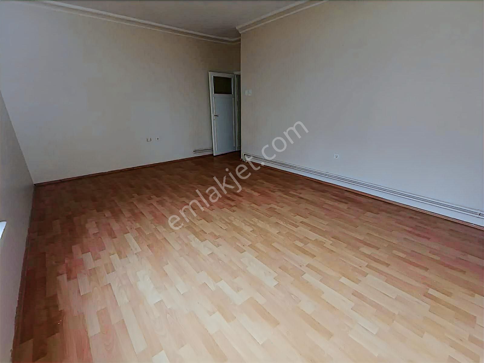 Aşıkpaşa Caddesinde Ara Kat Salon Bağımsız 3+1 - Görsel 11