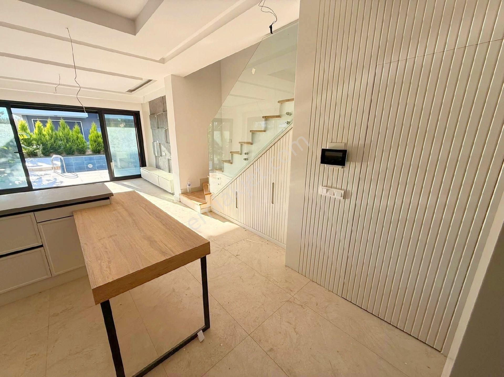 Davutlarda Özel Havuzlu+otoparklı+bahceli Villa - Görsel 7