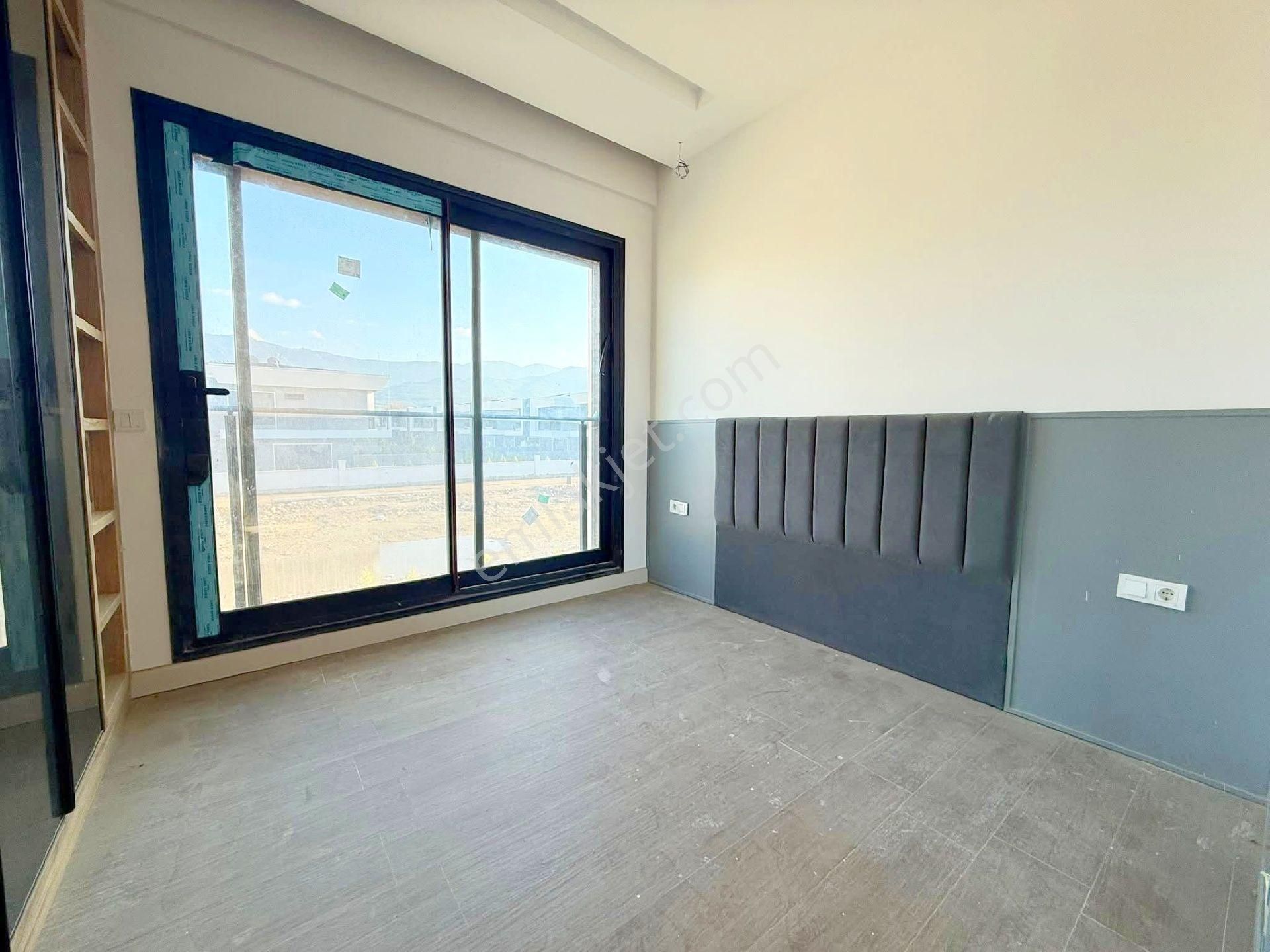 Davutlarda Özel Havuzlu+otoparklı+bahceli Villa - Görsel 13