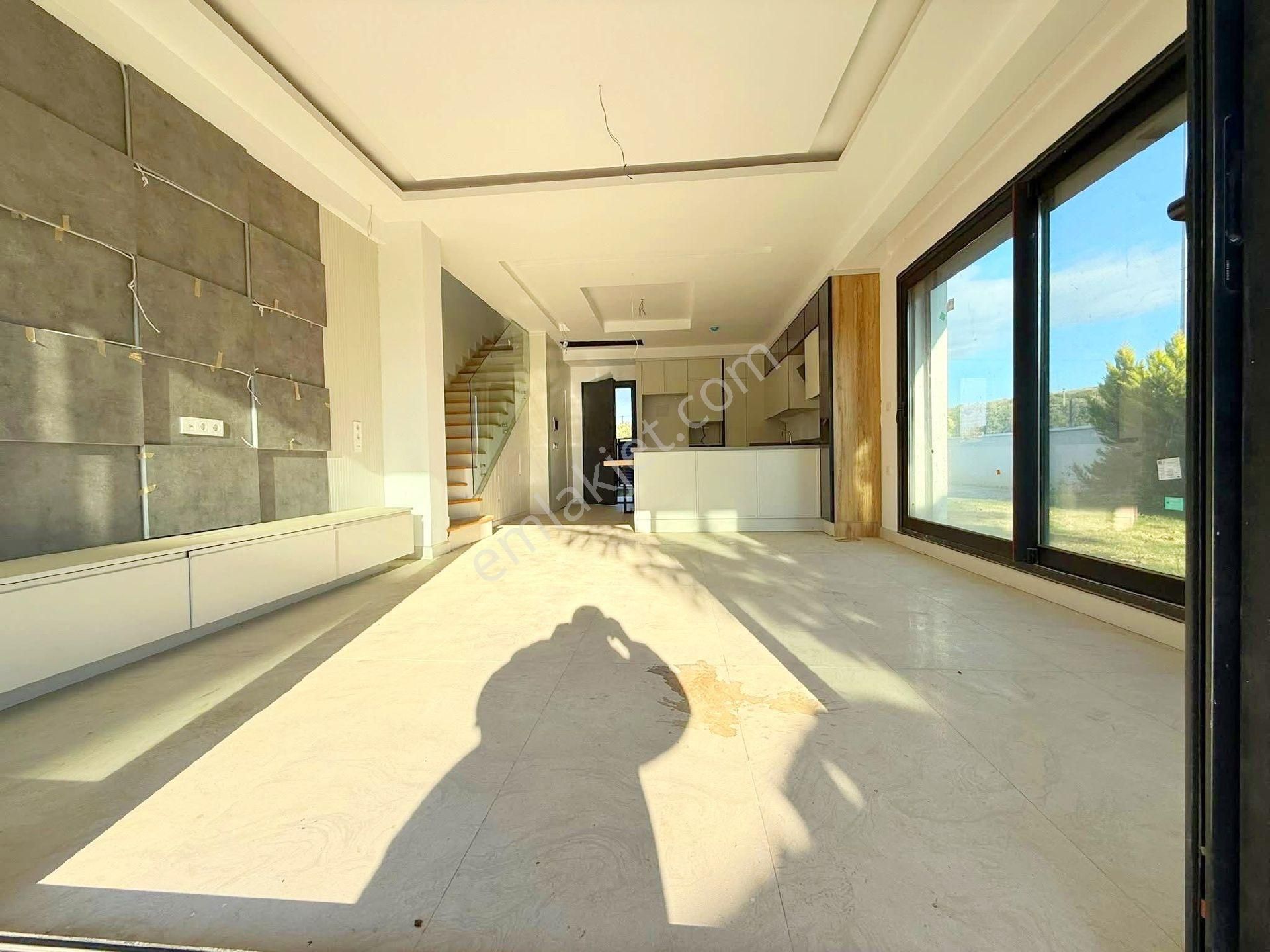 Davutlarda Özel Havuzlu+otoparklı+bahceli Villa - Görsel 4