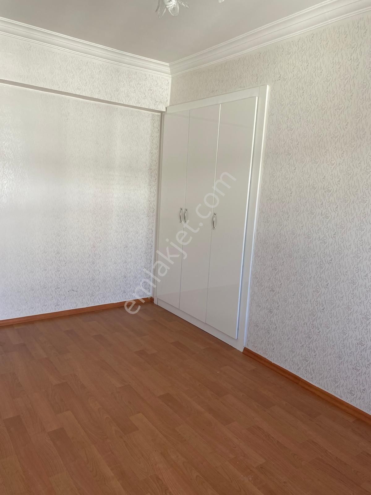 Sahibinden Abdulhamithan Mah Merkezi Lokasyonda Fırsat 3+1 Daire - Görsel 3