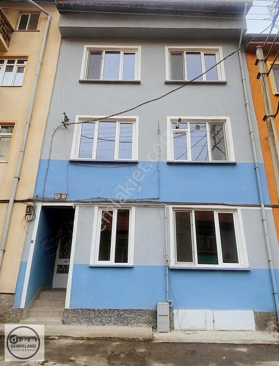 Demirlan'dan Kiralık Cemaleddin Mahallesinde 3 Adet Daire