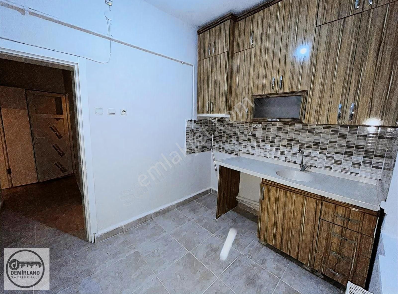 Demirlan'dan Kiralık Cemaleddin Mahallesinde 3 Adet Daire - Görsel 8