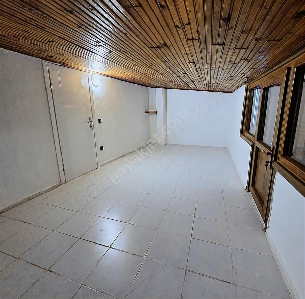 Pelitköy Sahilde Denize 150 Metre Mesafede Yenilenmiş Yazlık - Görsel 4