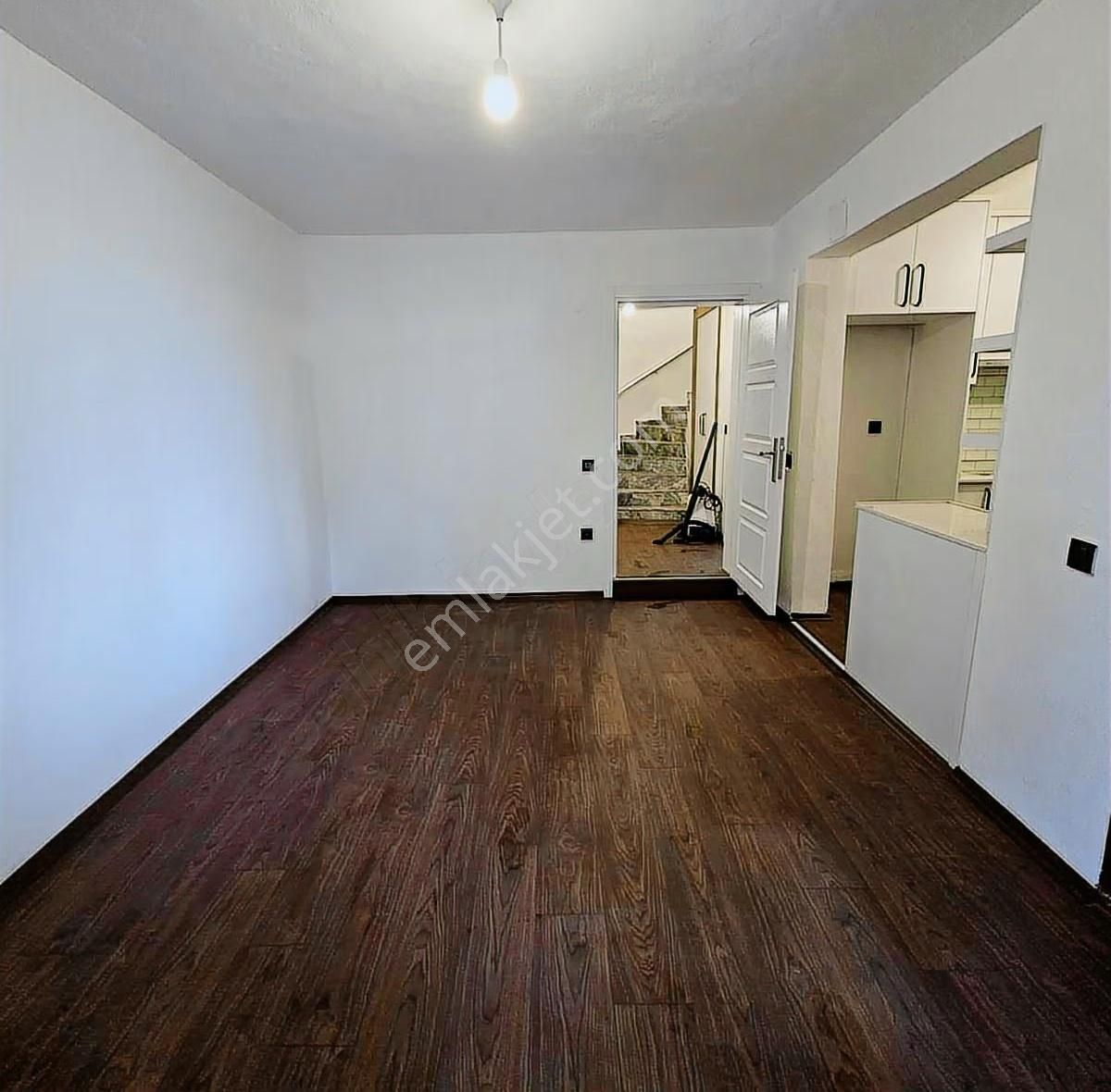 Pelitköy Sahilde Denize 150 Metre Mesafede Yenilenmiş Yazlık - Görsel 2