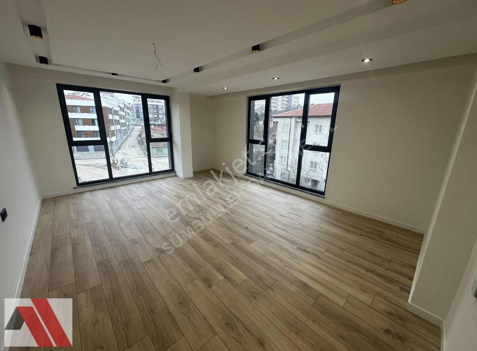 Sümbüller'den Siteler Bölgesinde Önü Açık G.odalı E.banyolu 3+1