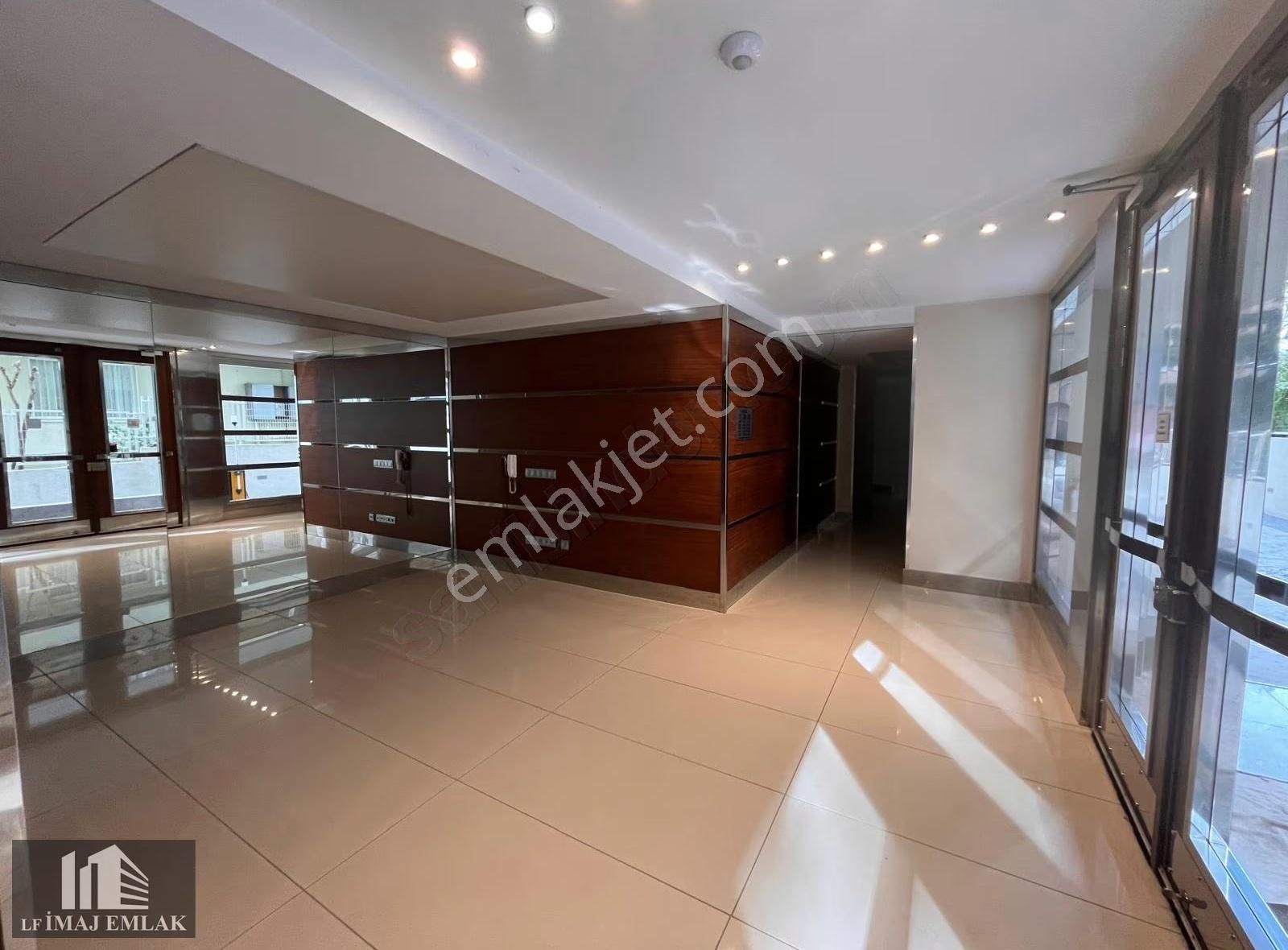 Erenköy'de Bağdata Yakın 175m2net 4+1 3 Banyolu Garajlımega Lüx