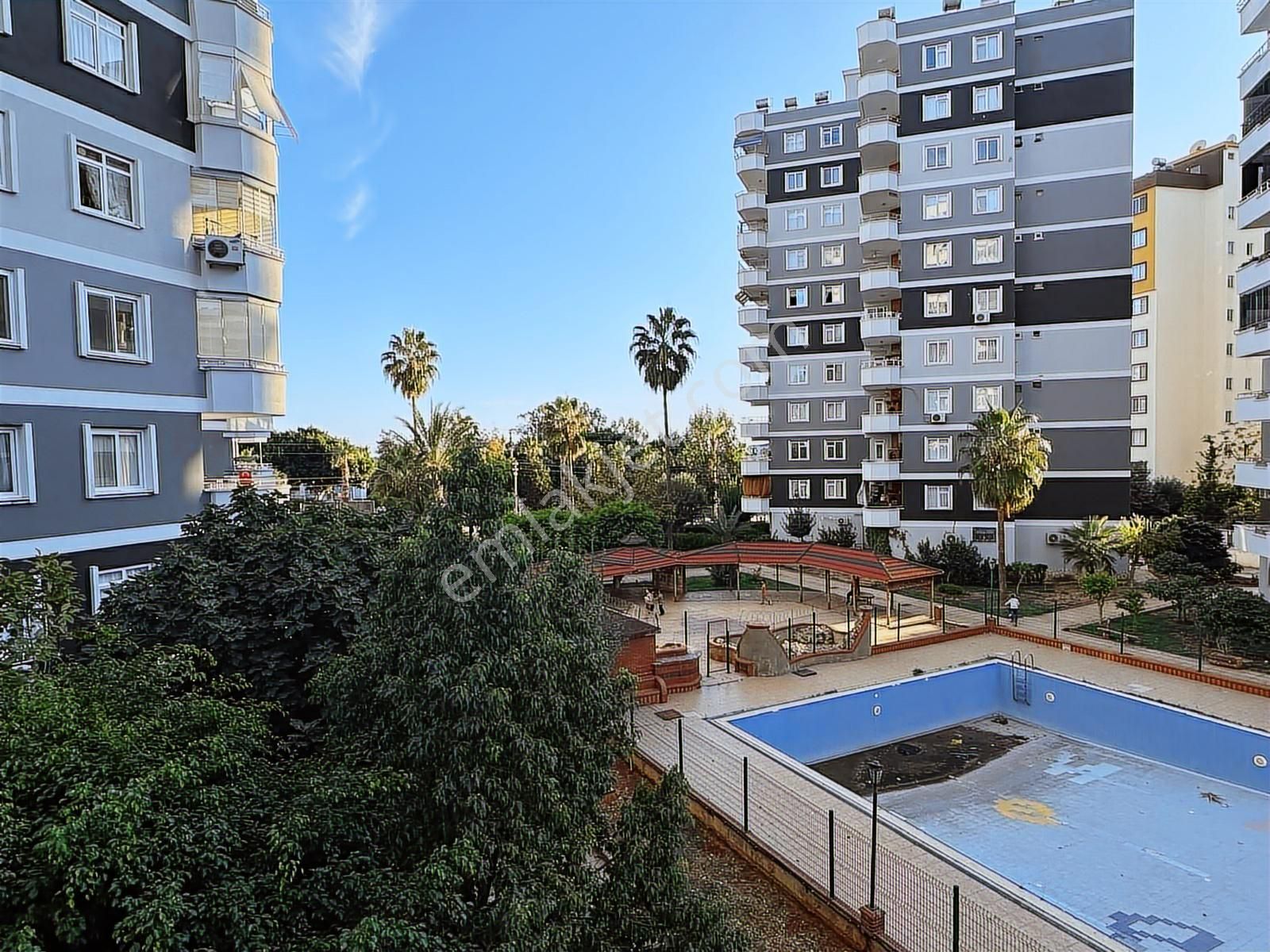 Mezitli Menderes Mahallesi 3+1havuzlu Denize 100m Satılık Daire