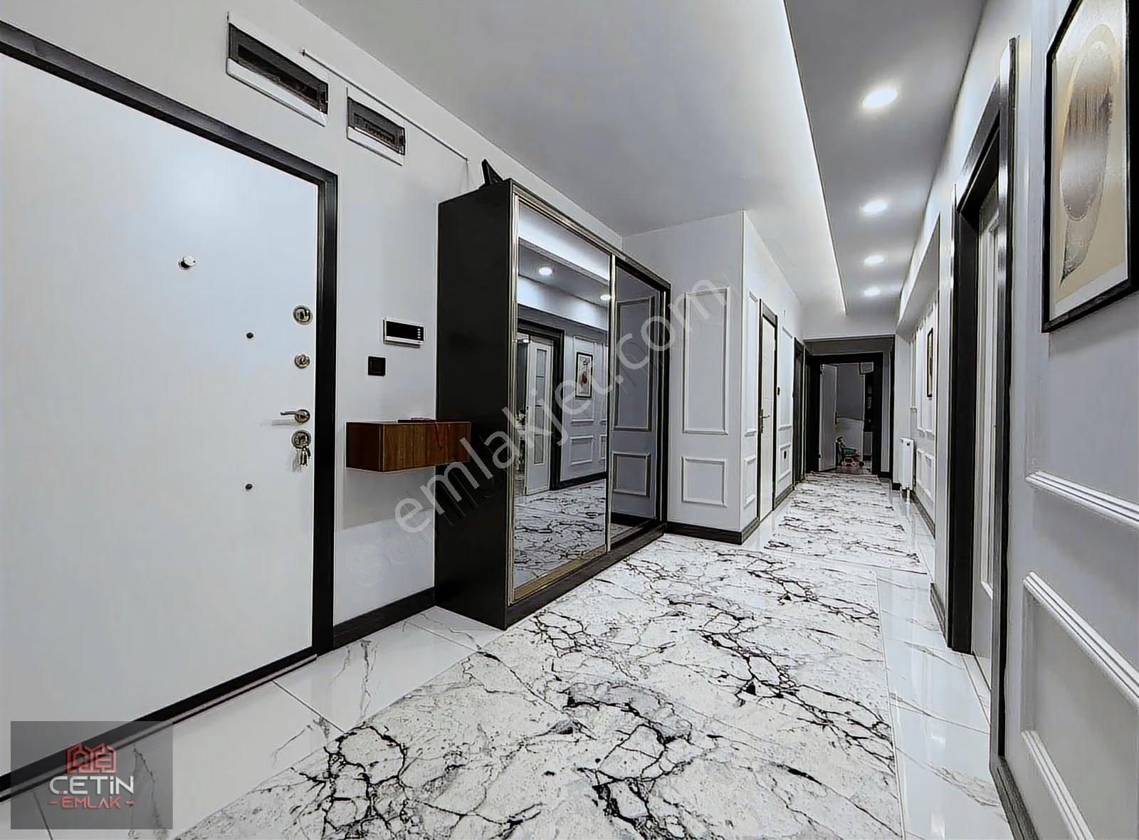 Çetin Emlak'geniş Peyzajlı Sitede 5.kat Kapalı Garajlı 4+1 Daire