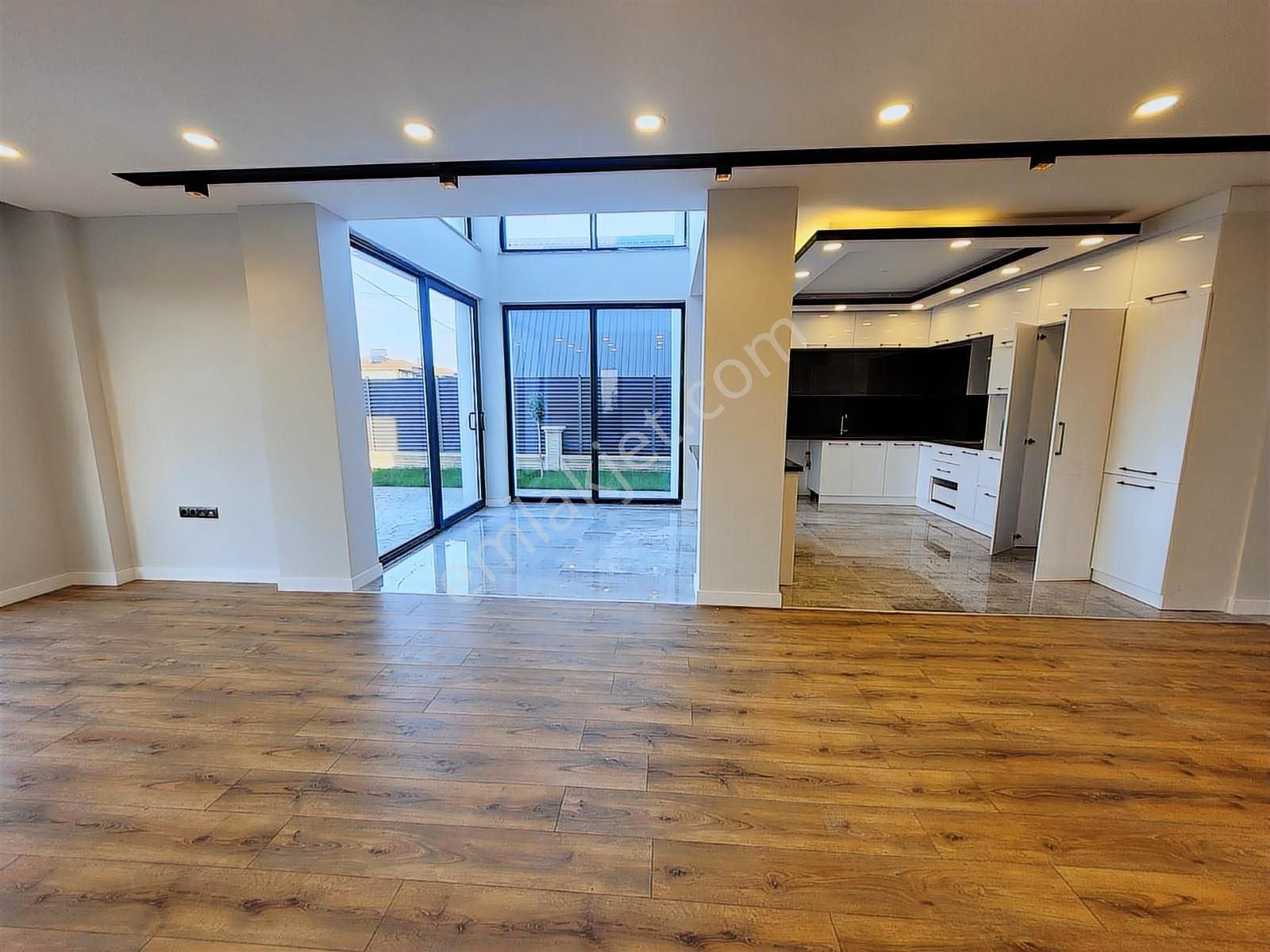 Denize Çok Yakın Ultra Lüks 4 Katlı Asansörlü Satılık Villa - Görsel 16