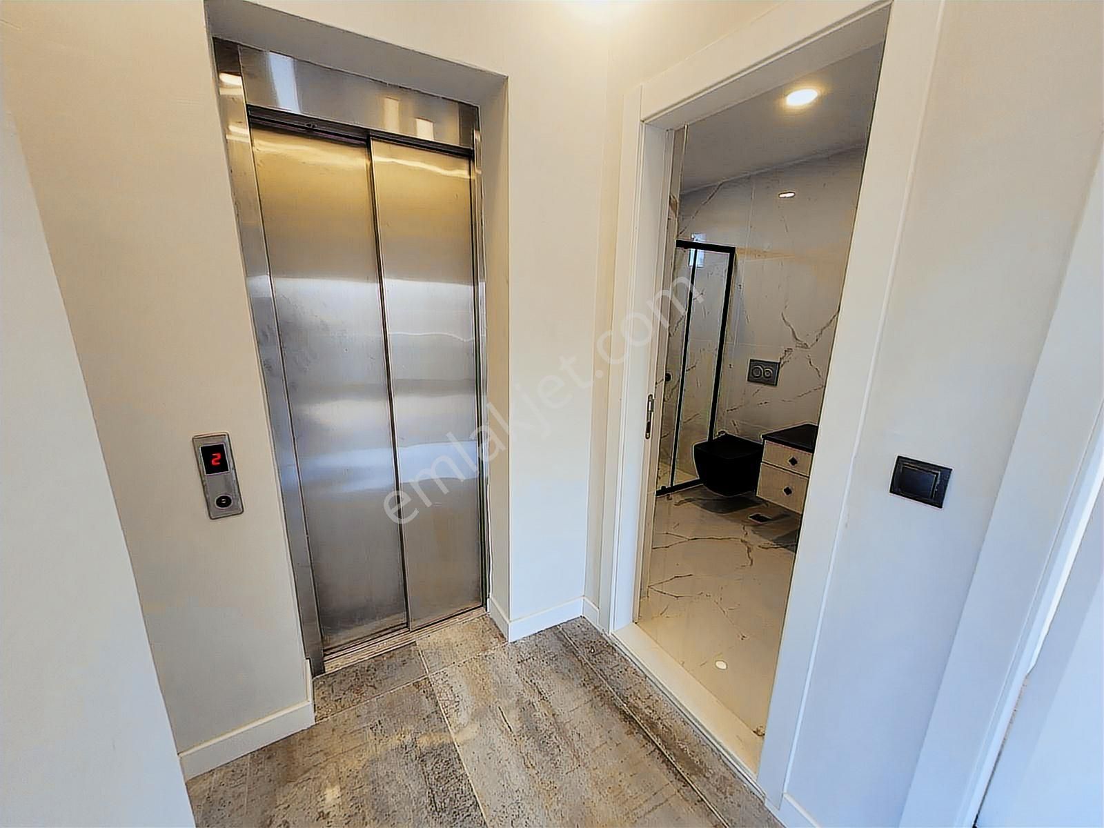 Denize Çok Yakın Ultra Lüks 4 Katlı Asansörlü Satılık Villa - Görsel 30