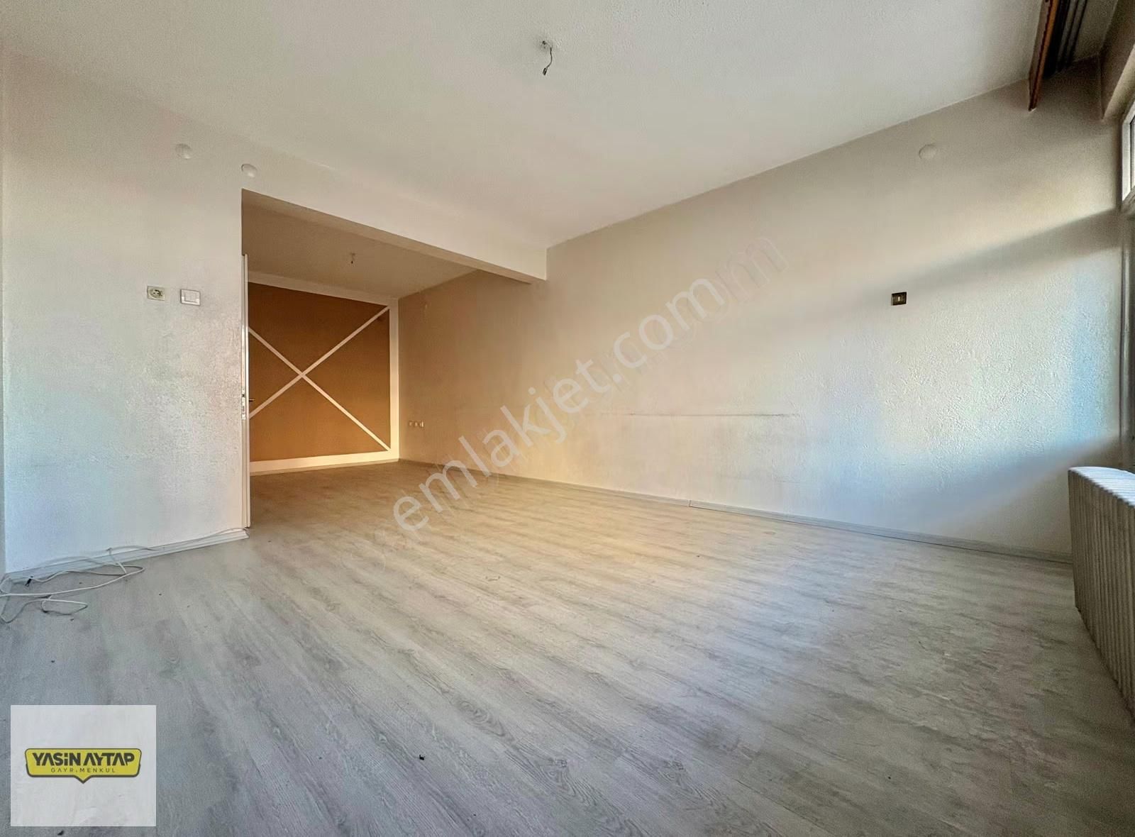 Mükemmel Konum`da Kule Siteye Yakın Satılık Ara Kat 3+1 Daire!! - Görsel 18