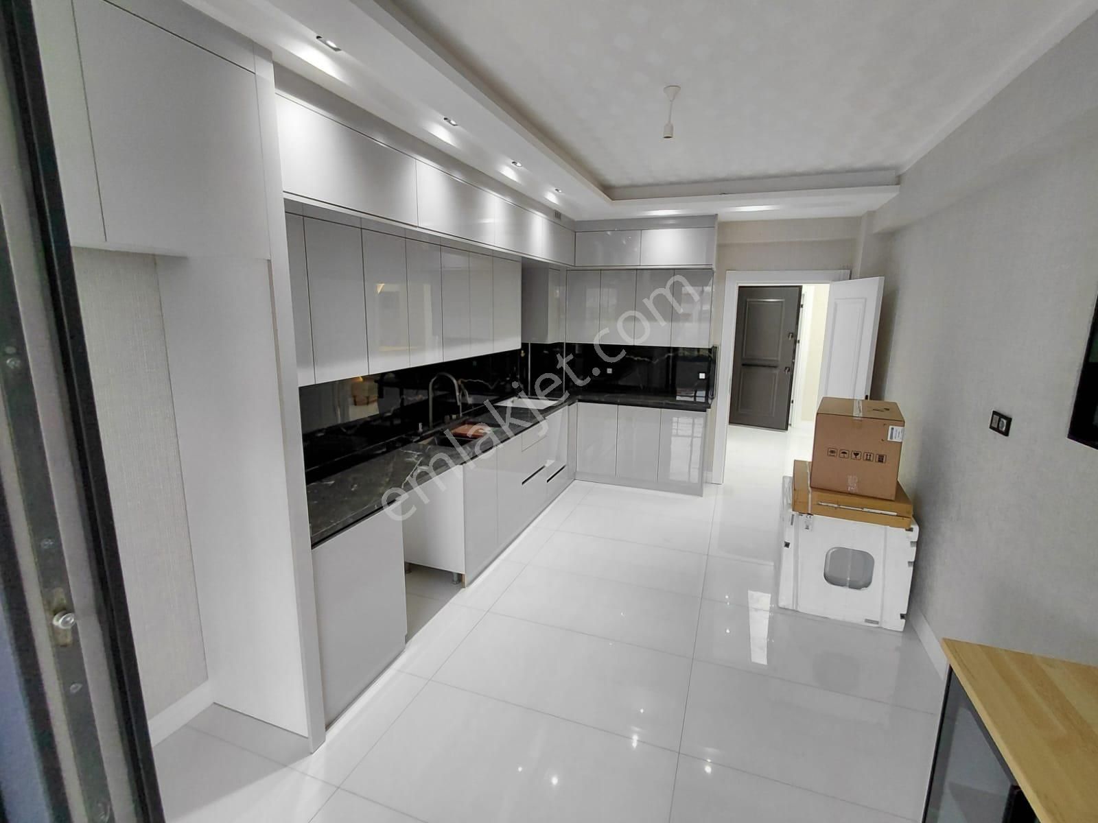 Emrah Çiftci'den Selçuklu Parsana Mah.ahmet Yesevi Cad.yanı Kiralık 3+1 Ultra Lüks Daire