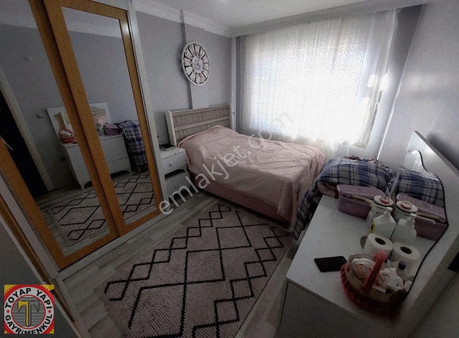 Toyap Yapıdan Belediyenin Karşısında Acil Satılık 4.kat Daire