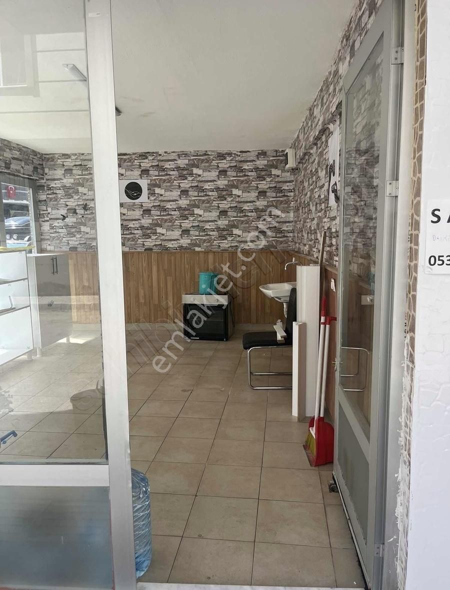 Denizden İstiklal Caddesi Dibi Kiralık Dükkan