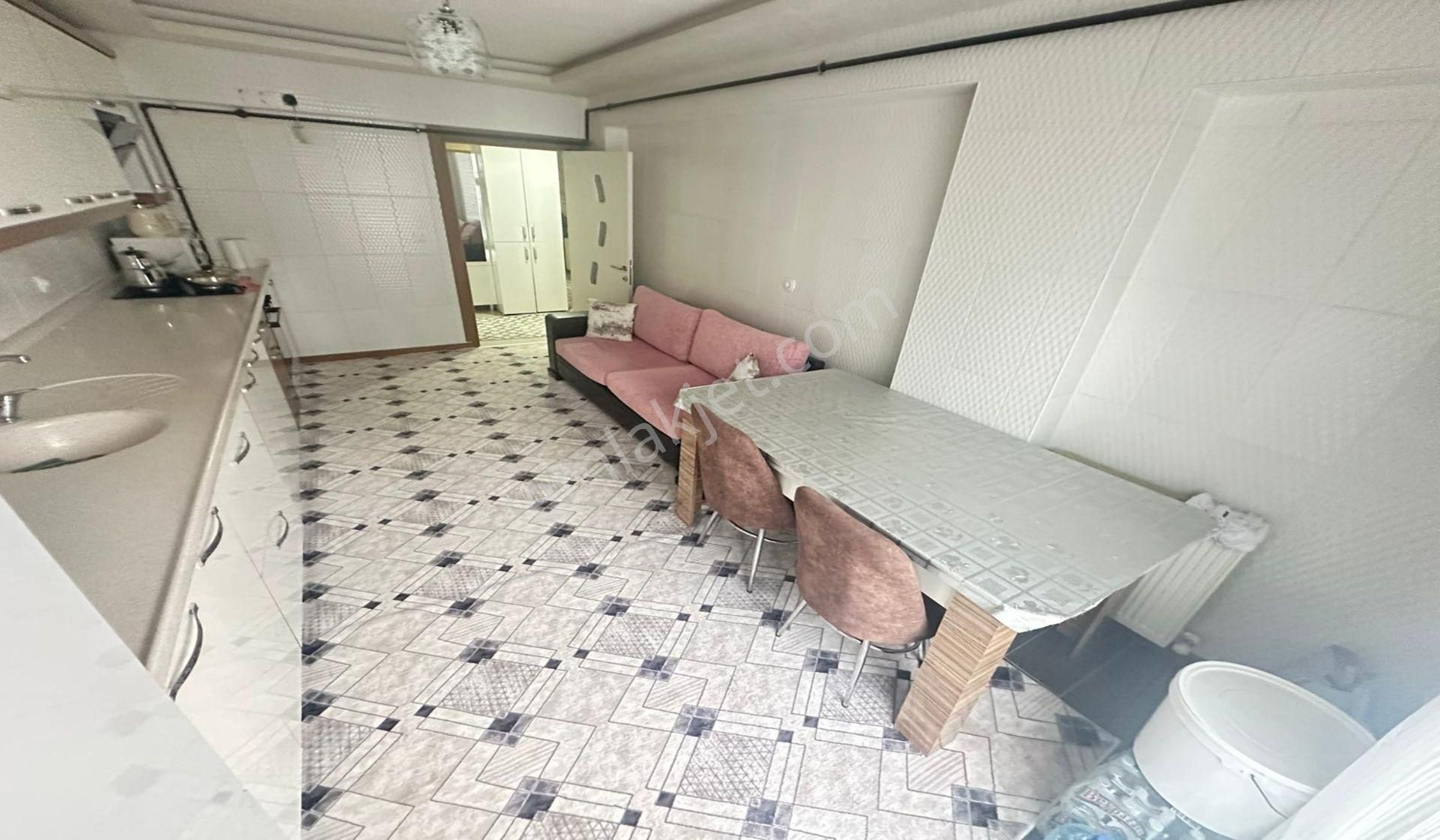 Atapark Pazar Yeri Yakını 3+1 Katta Çift Banyolu Kök Tapu - Görsel 7