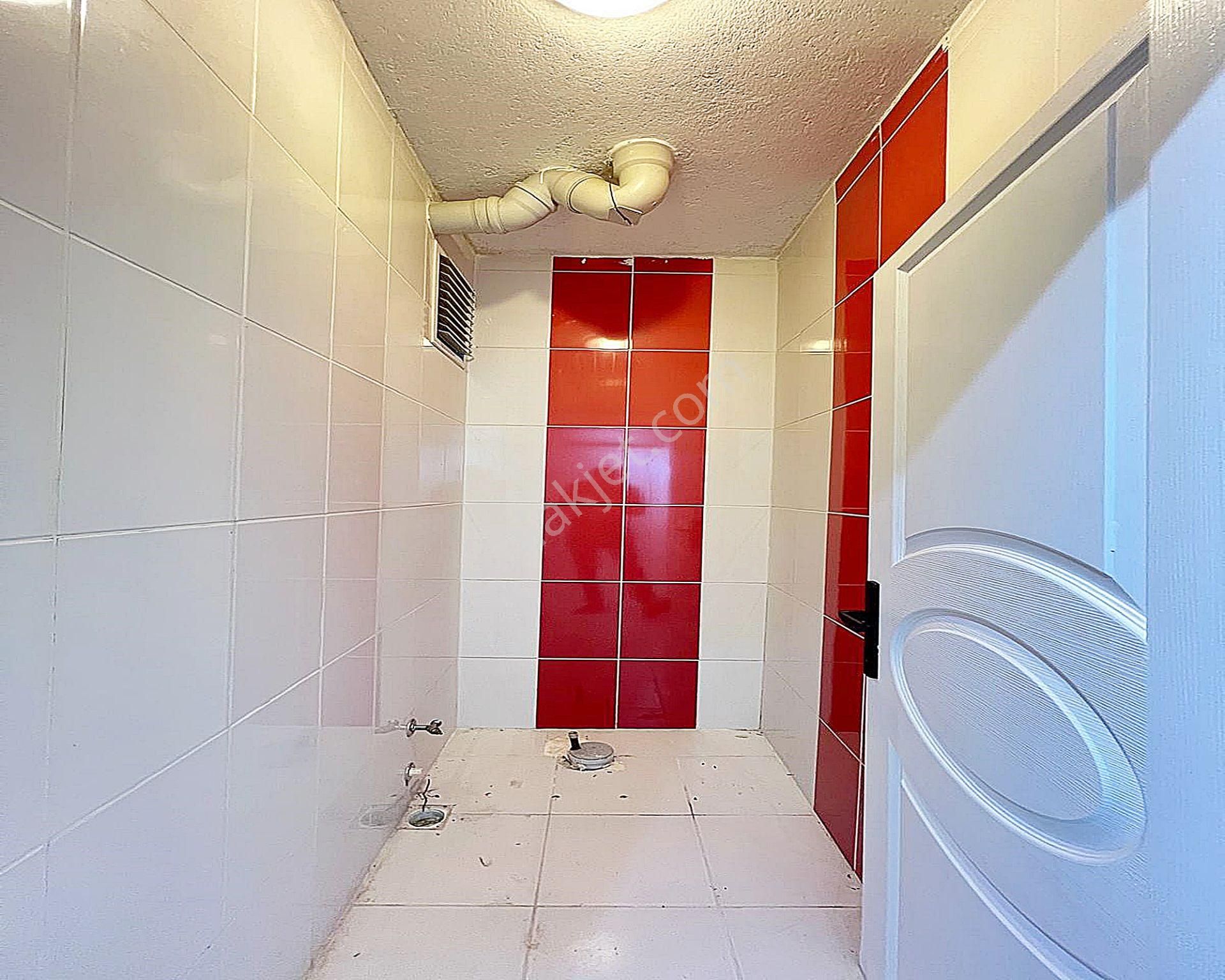 Metrobüse Çok Yakın Acil Satılık 2+1 Bahçe Katı Yüksek Kredi İmkanı İle ! - Görsel 15