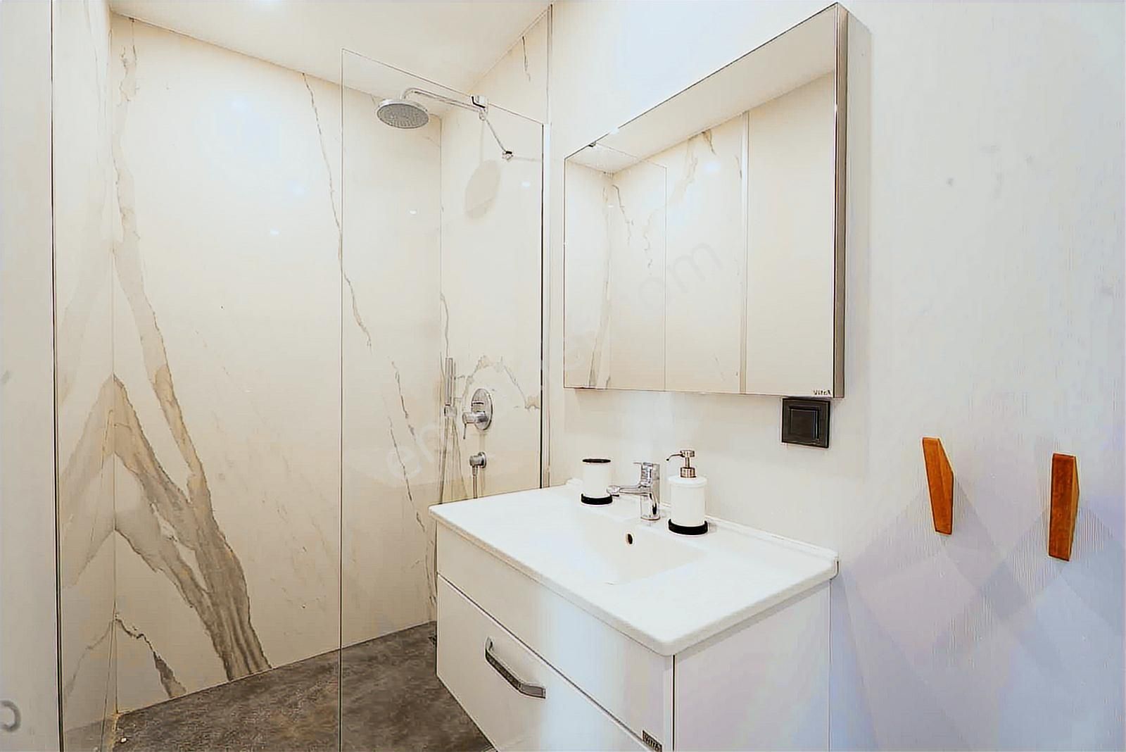 Plajlı Sitede Kiralık 5+1 Deniz Manzaralı Lüks Daire - Görsel 13