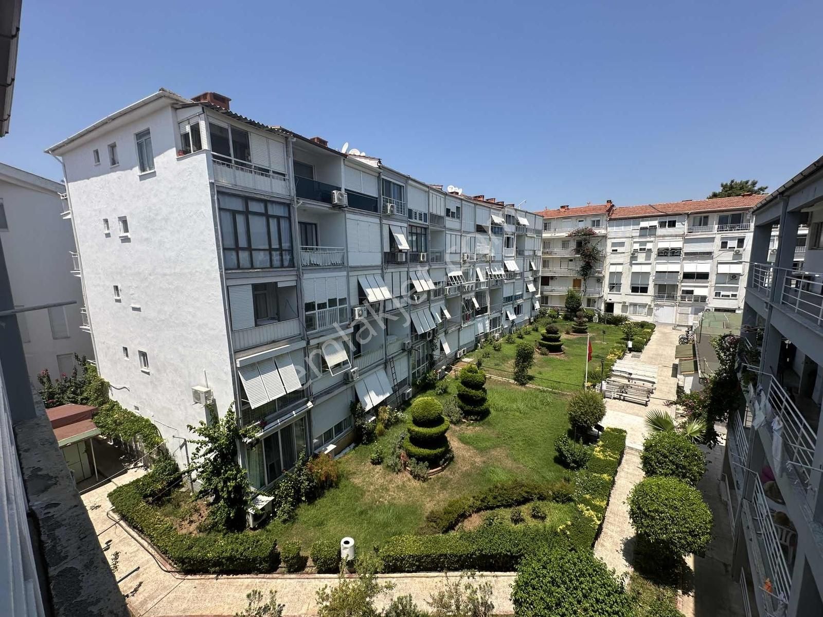 Sitelerde Kendine Ait Plajı Olan 1+1 Satılık Daire