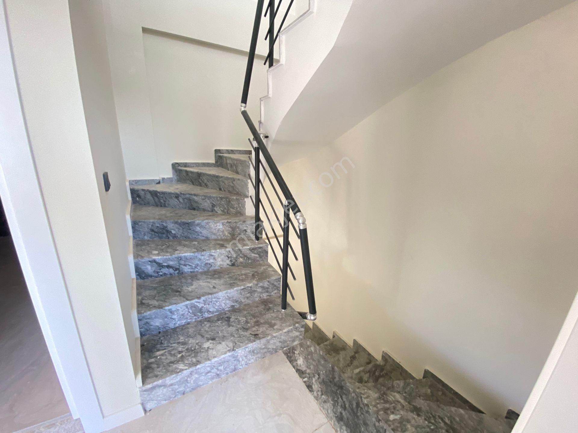 İzmir Ürkmez Plajına Çok Yakın Satılık Harika Villa Köşe Konumunda - Görsel 22