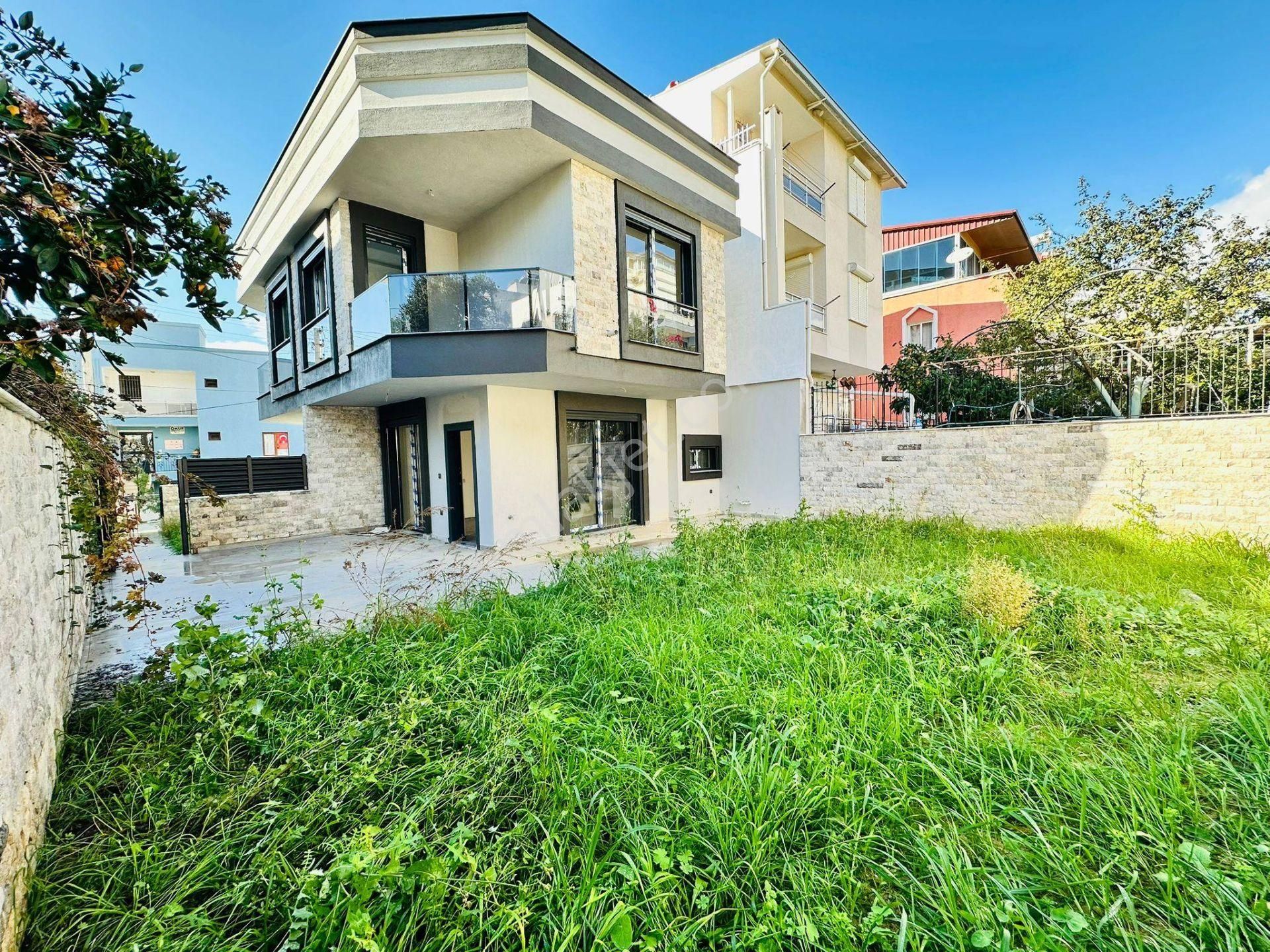 İzmir Seferihisar Ürkmez De Denize 350mt Bahçeli Satılık 2+1 Villa
