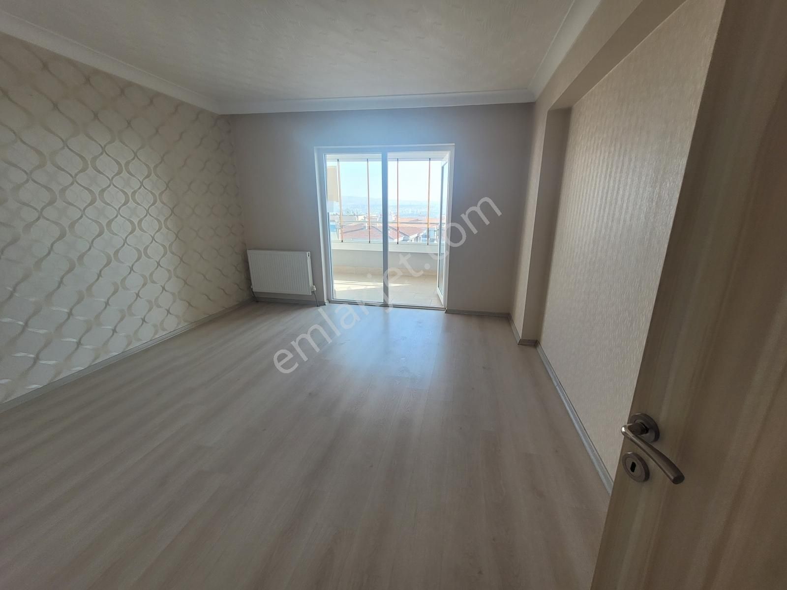 Site İçerisinde 4 Oda 1 Salon Güney Cephe Asansörlü Daire - Görsel 4