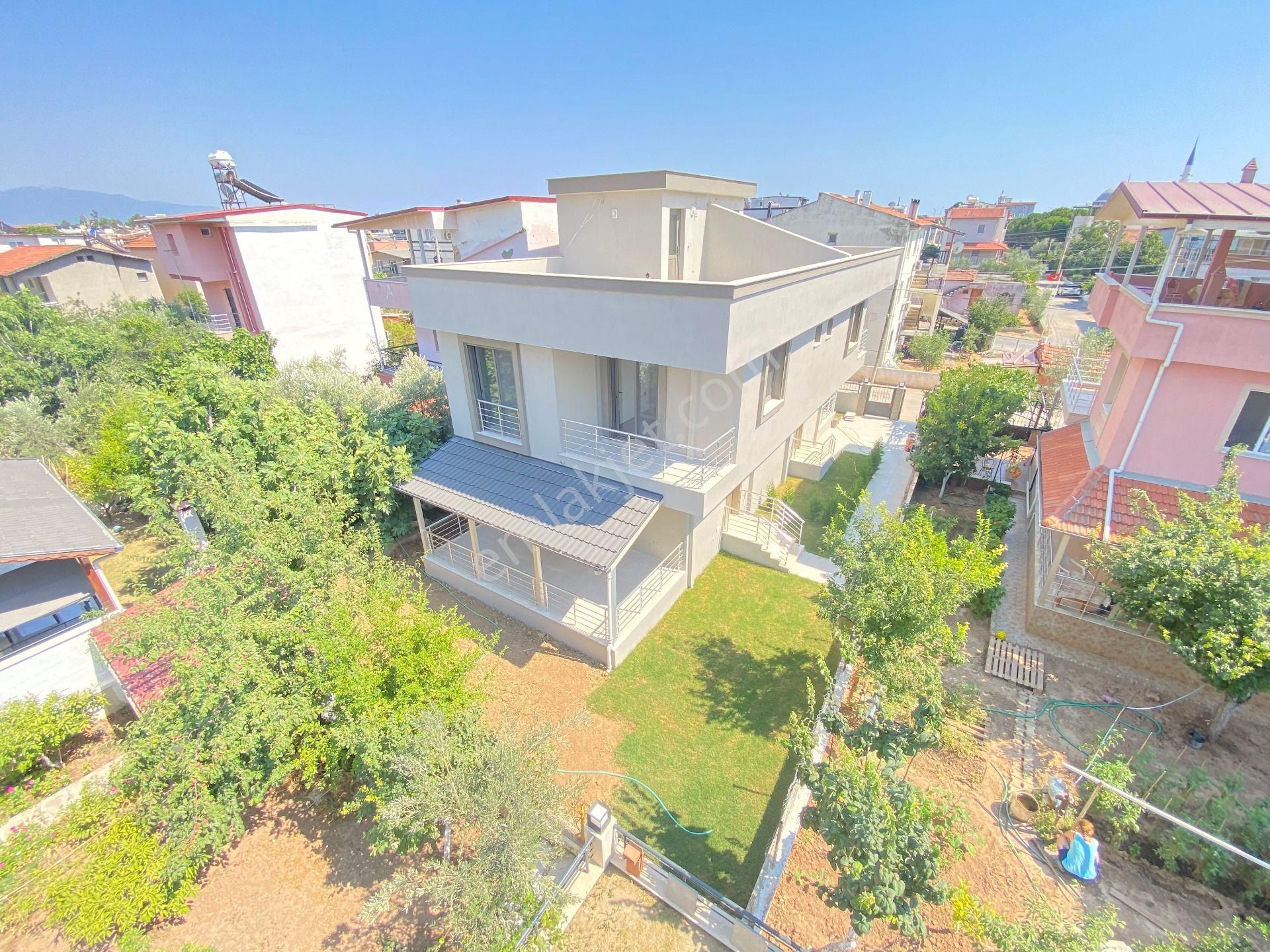 Seferihisar Doğanbey De Geneş Bahçeli Denize 300mt Satılık 2+1 Villa