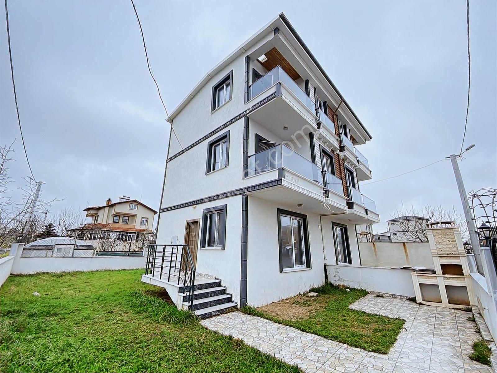 ▇mega Yapı▇ Yeniçiftlik Merkezde İskanlı 4+1 Geniş Bahçeli Villa