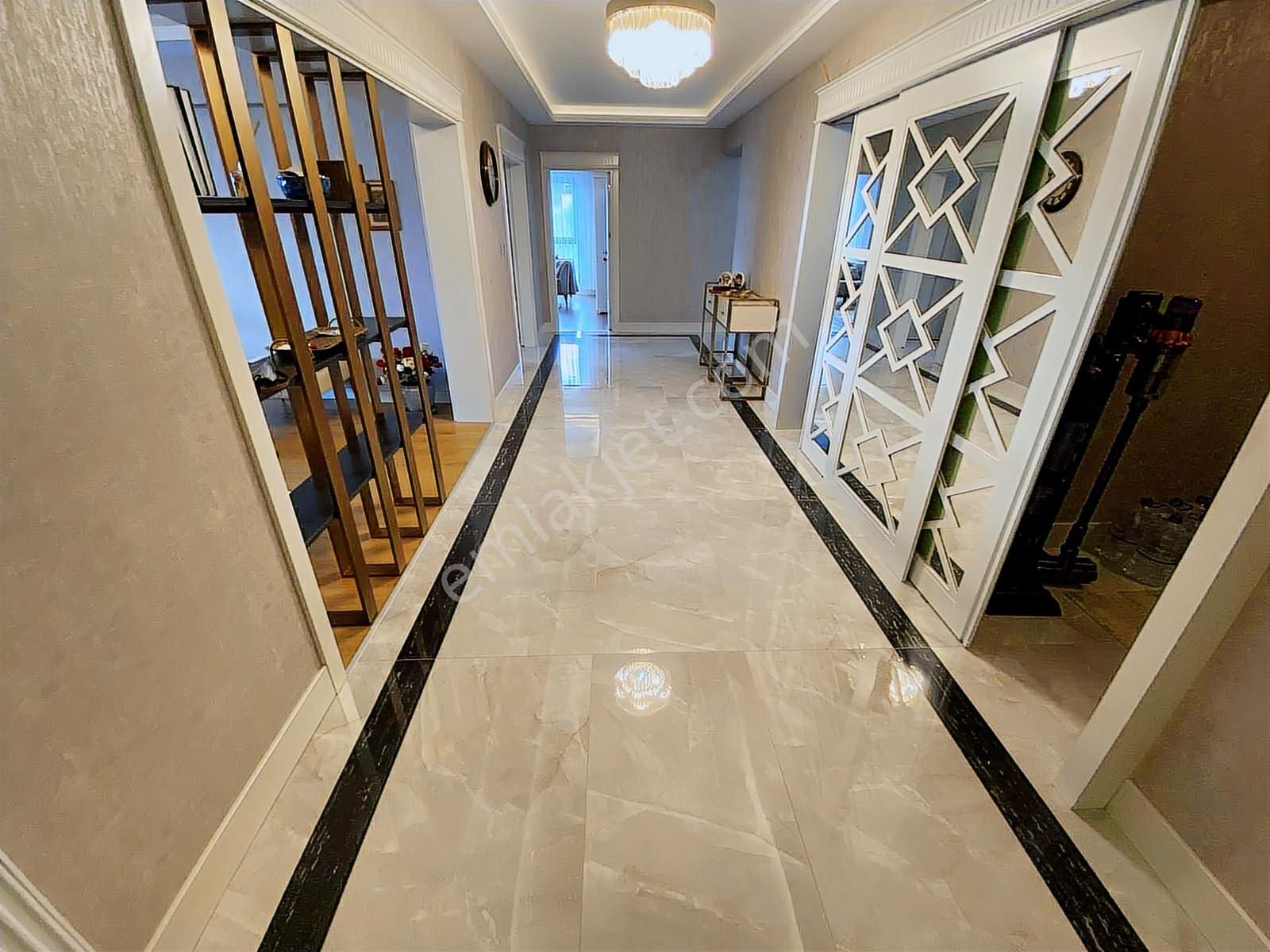 Bağlıca' Da Astoria Sitesinde 243 M2 Satılık 4+1 Daire - Görsel 2