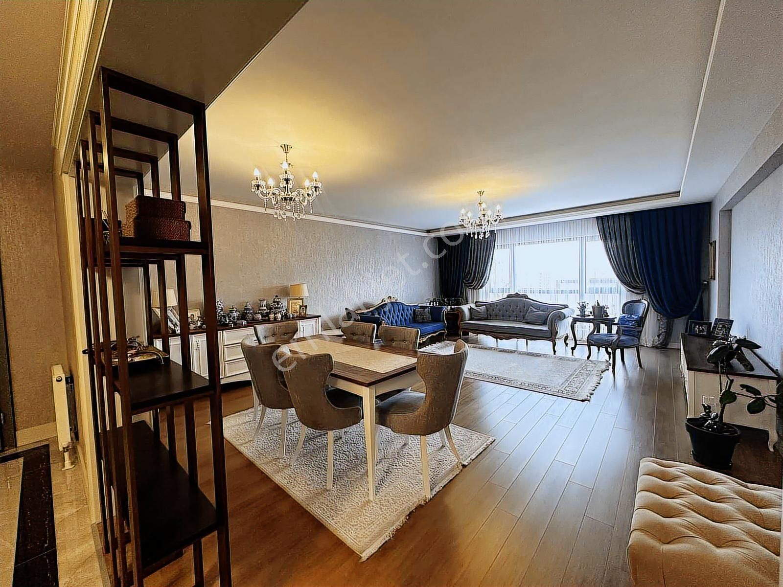 Bağlıca' Da Astoria Sitesinde 243 M2 Satılık 4+1 Daire
