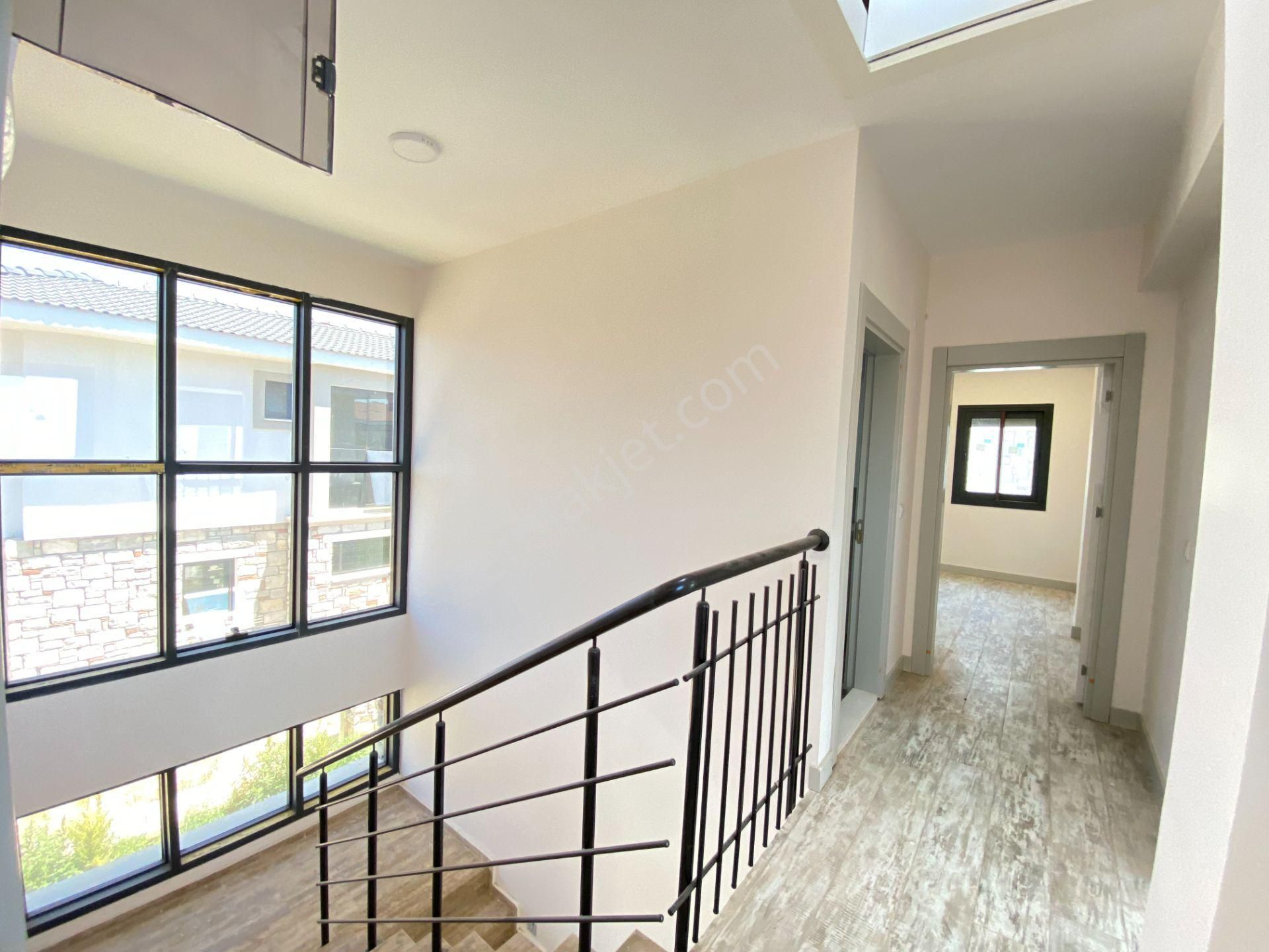 Seferihisarda Tek Mustakil Yüzme Havuzu Yerden Isıtma Lüx Satılık 4+1 Villa - Görsel 27