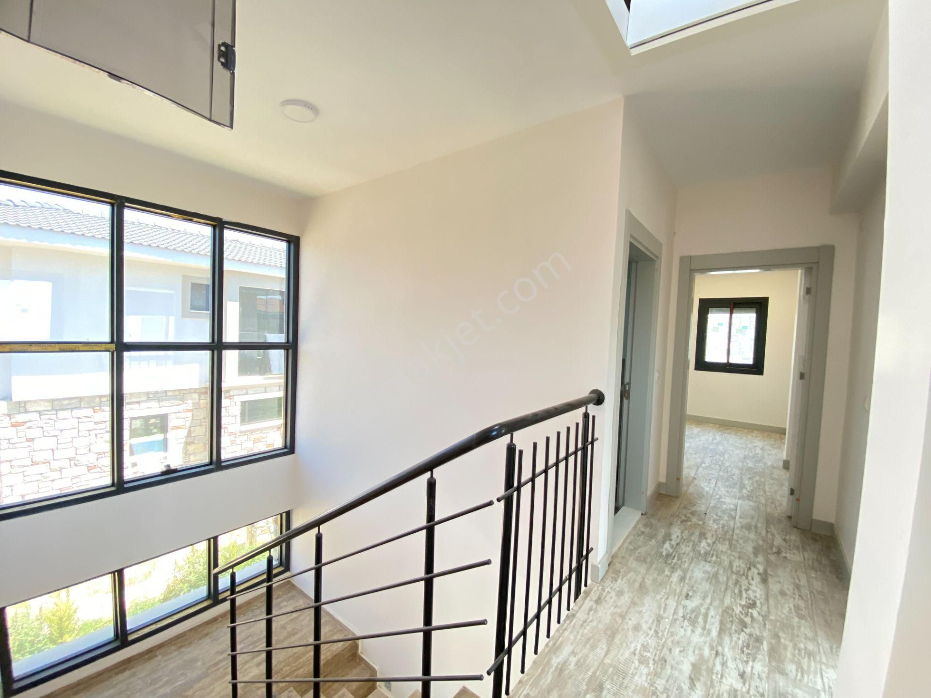 Seferihisarda Tek Mustakil Yüzme Havuzu Yerden Isıtma Lüx Satılık 4+1 Villa - Görsel 26