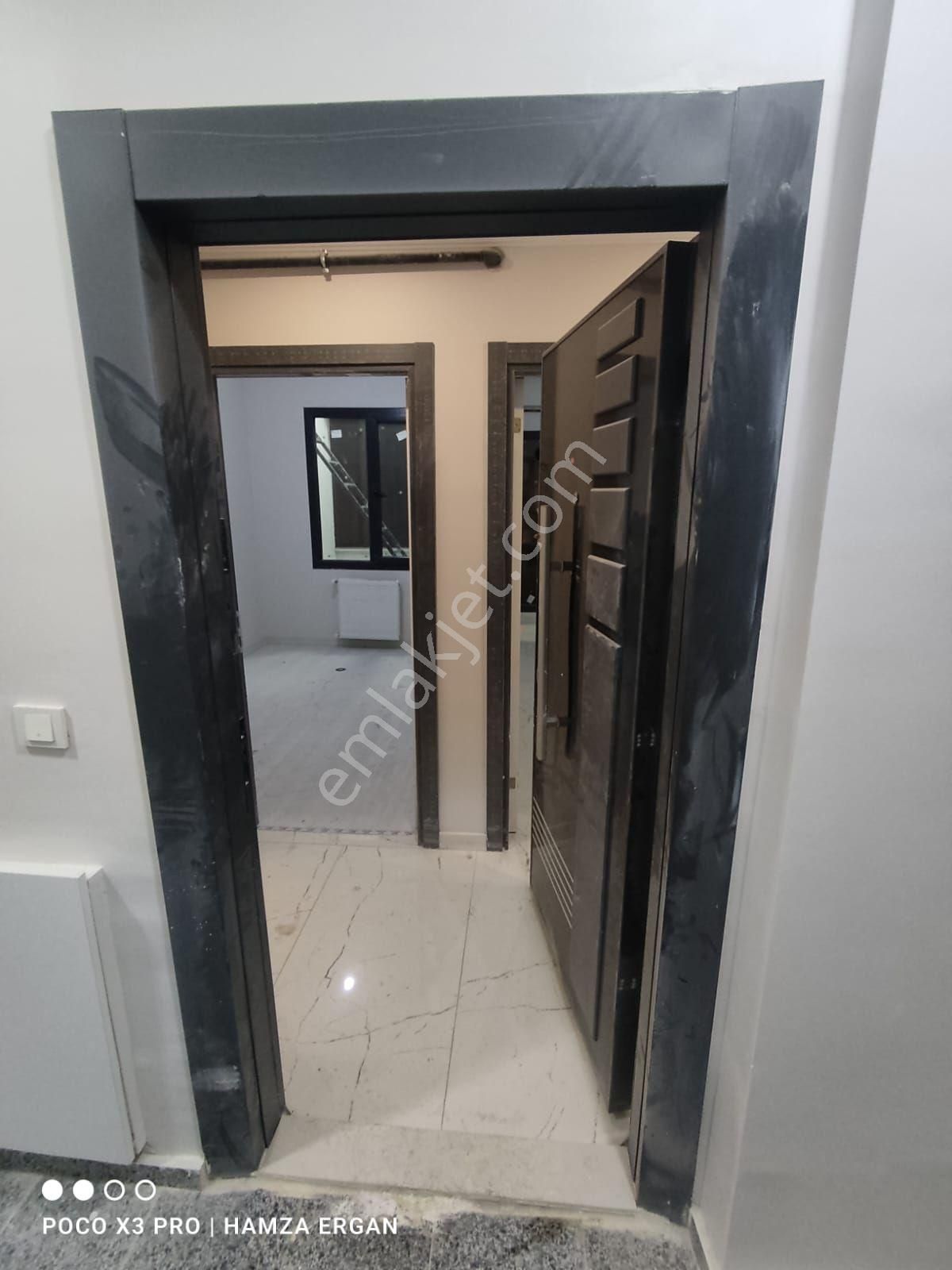 1.79 Krediyle Arnavutköy Haraççı Karlıbayırda Sitede Satılık 2+1 Ara Kat Daire