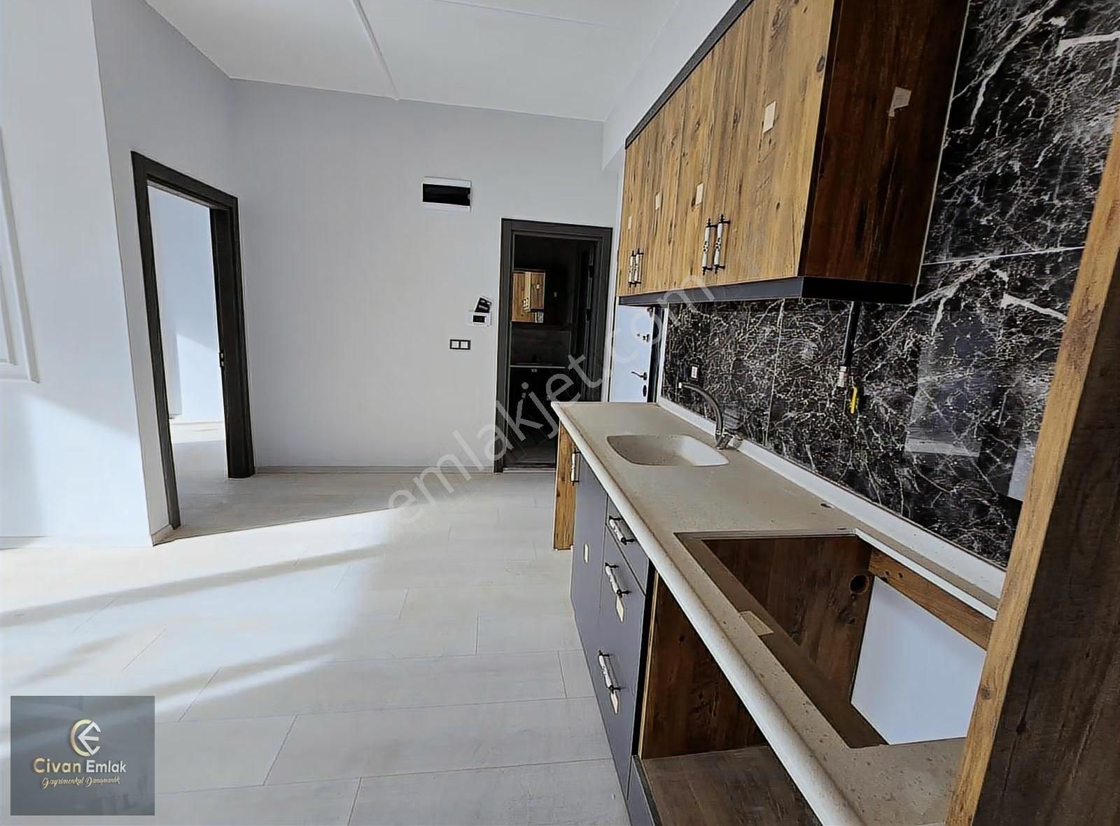 Civan'dan Cok Geniş 1+1 Daire - Görsel 8