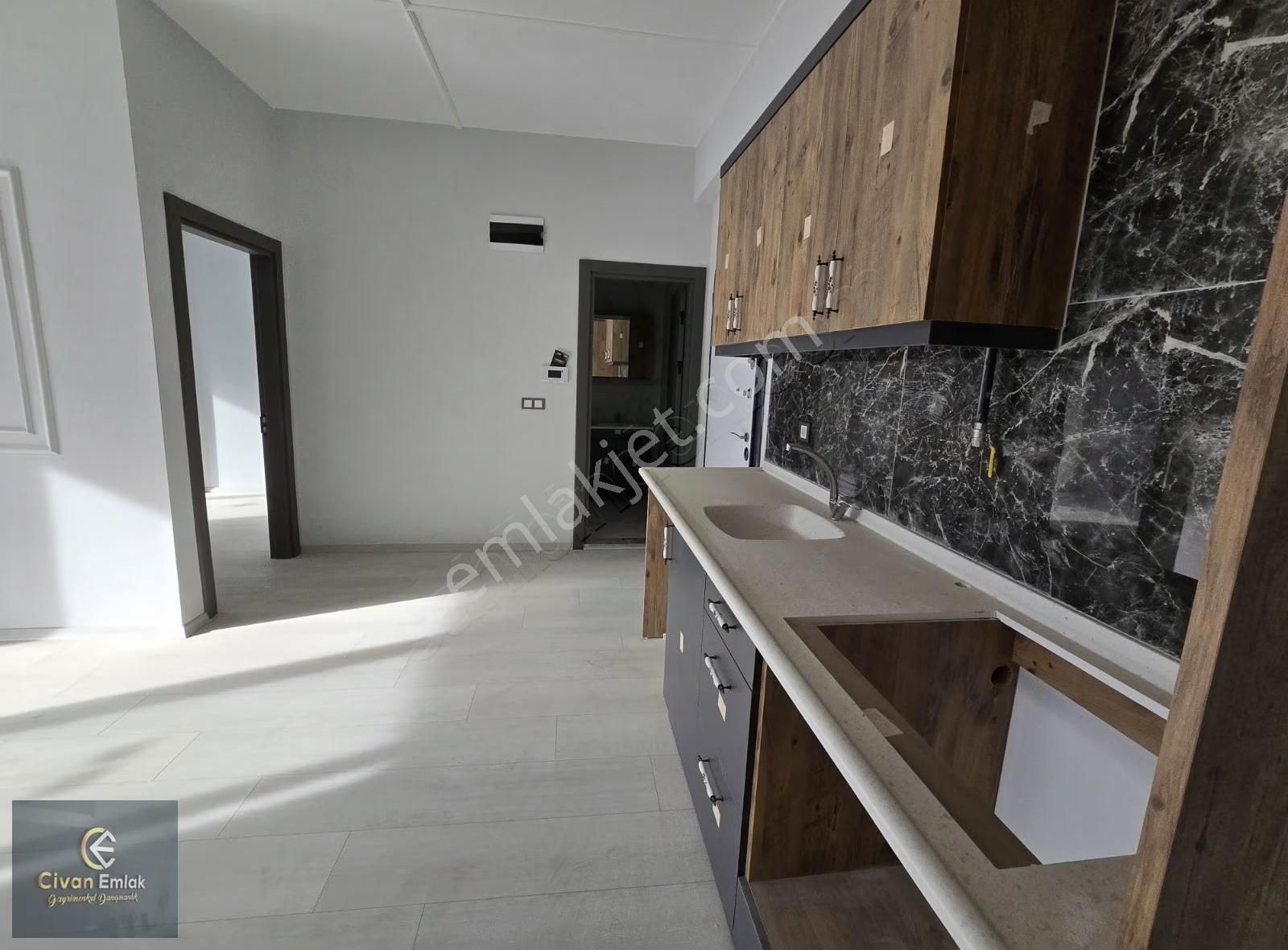 Civan'dan Cok Geniş 1+1 Daire - Görsel 11