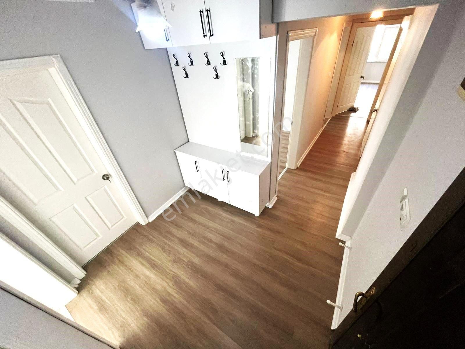 Akçay'da Aygülden Denize Çok Yakın Köşe Ön Cephe Ayrı Mutfak Geniş Balkonlu Kaçmaz 3+1 Satılık Daire - Görsel 6