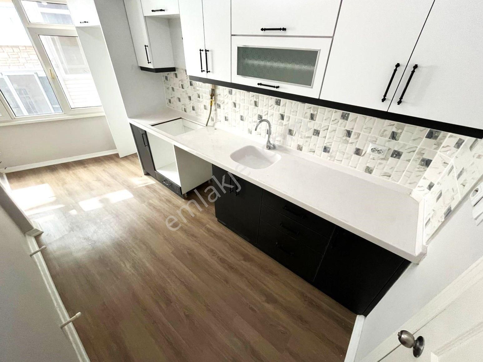 Akçay'da Aygülden Denize Çok Yakın Köşe Ön Cephe Ayrı Mutfak Geniş Balkonlu Kaçmaz 3+1 Satılık Daire - Görsel 3