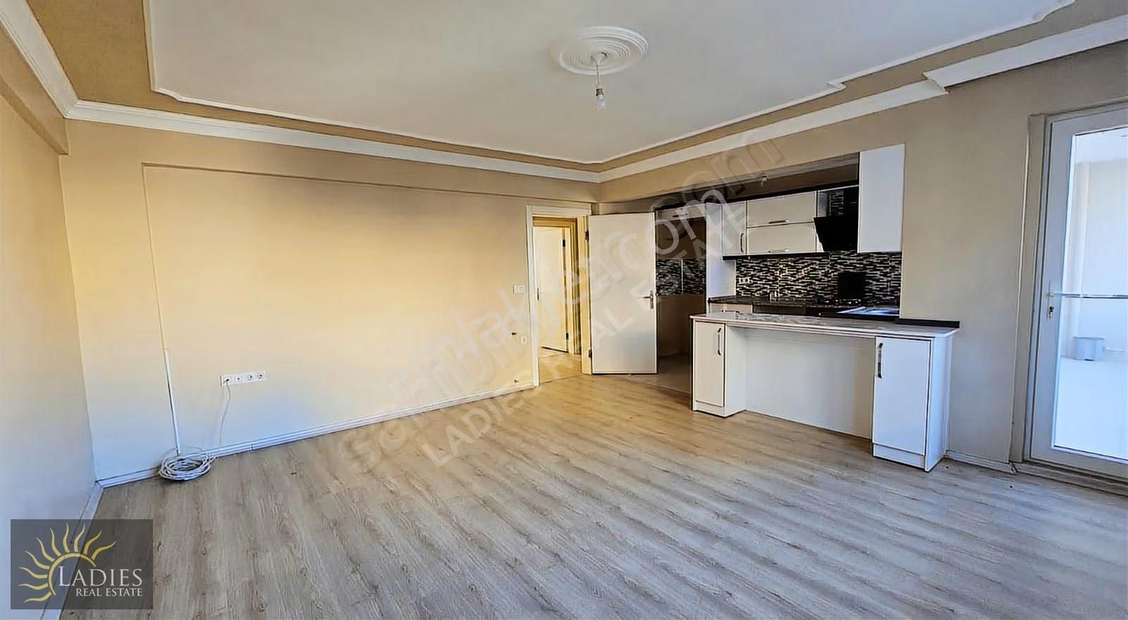 Ladiesden Merkez De Ara Kat 3+1 Satılık Daire