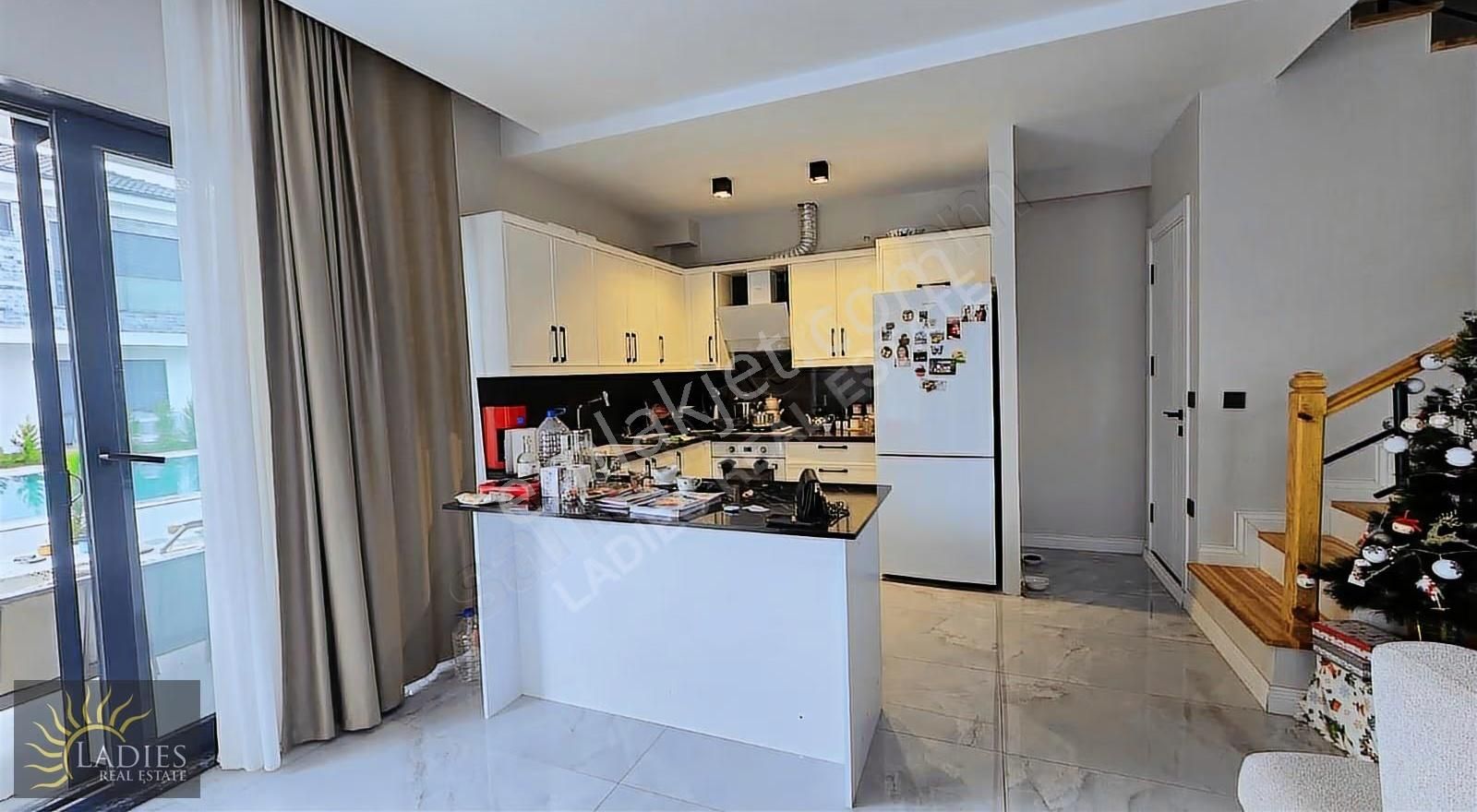 Ladies Emlaktan Karaçalı Da Havuzlu Sitede 2+1 Kiralık Villa - Görsel 4