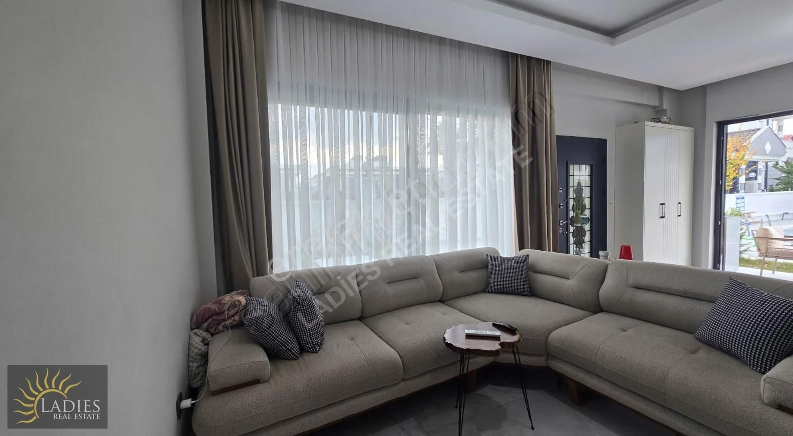 Ladies Emlaktan Karaçalı Da Havuzlu Sitede 2+1 Kiralık Villa - Görsel 21