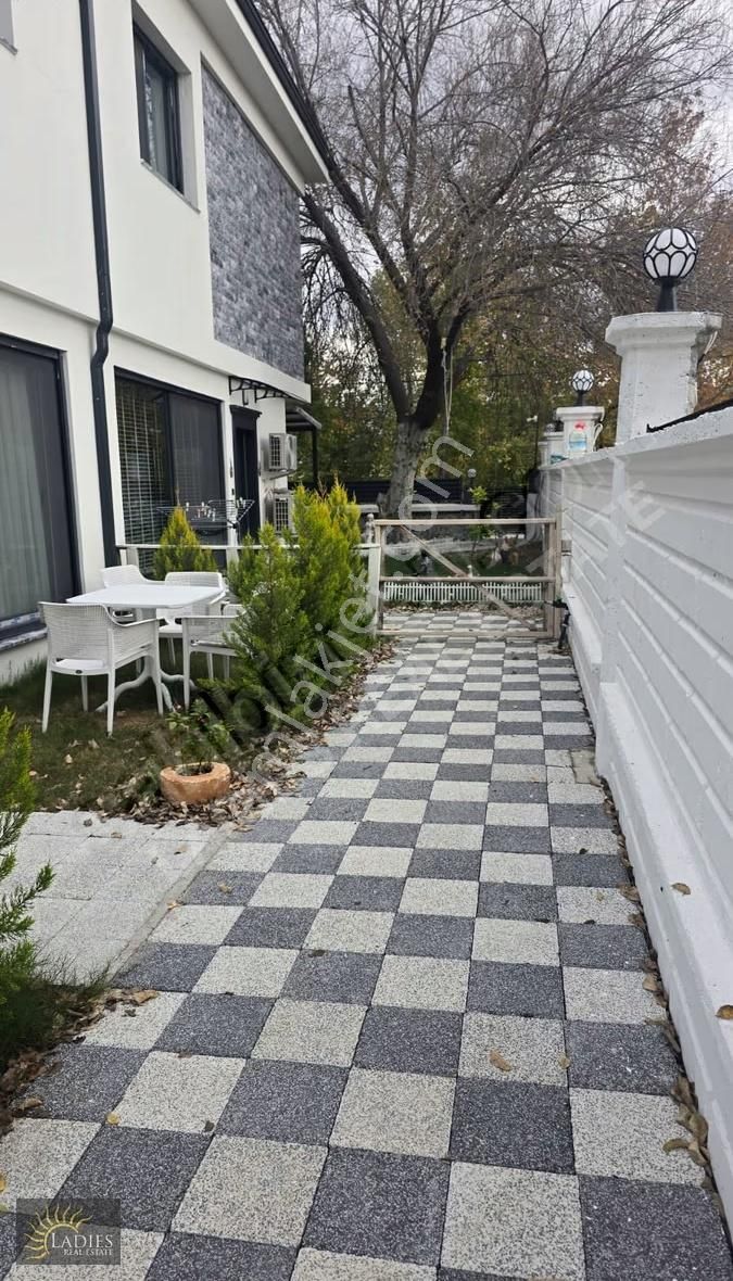 Ladies Emlaktan Karaçalı Da Havuzlu Sitede 2+1 Kiralık Villa - Görsel 28