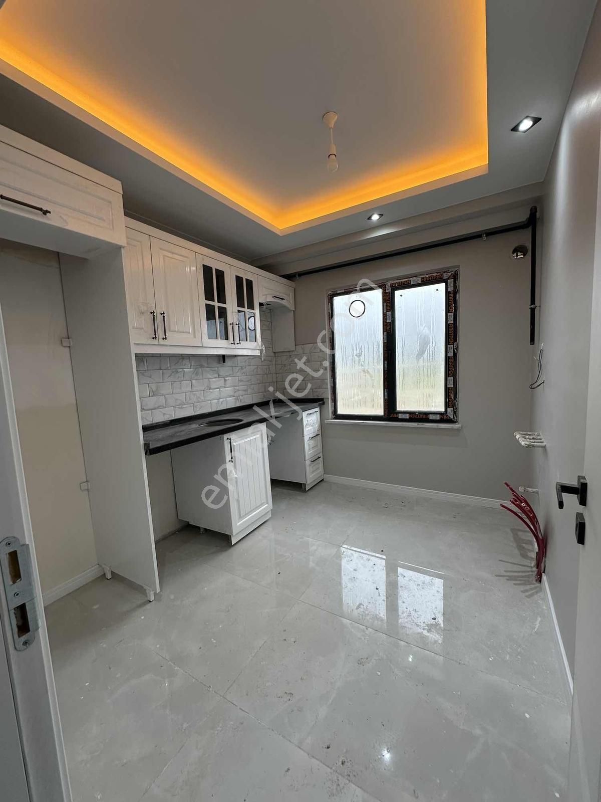 Acil Satlık Merkezi Konum 1+1 Ayrı Mutfak Ayrı Wc