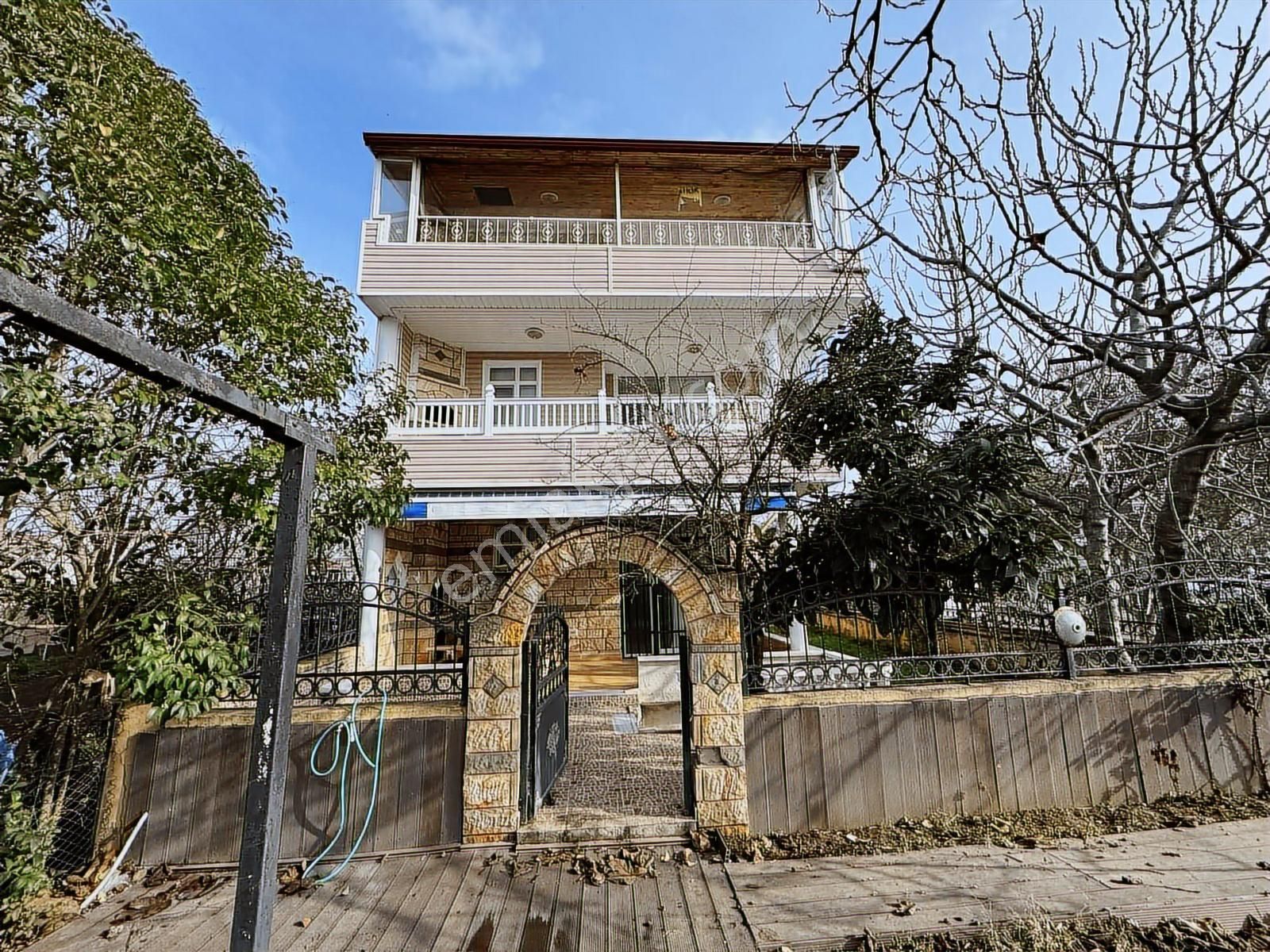 #mega Yapı# Köşebaşı Geniş Arsalı Denize 100 Metre 5+1 Villa