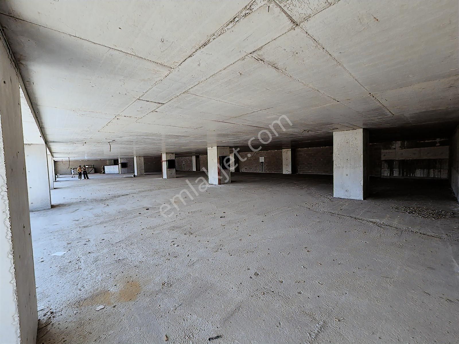 Anadolu Bulvarında Her İşe Uygun 200 M2 Kiralık Dükkanlar