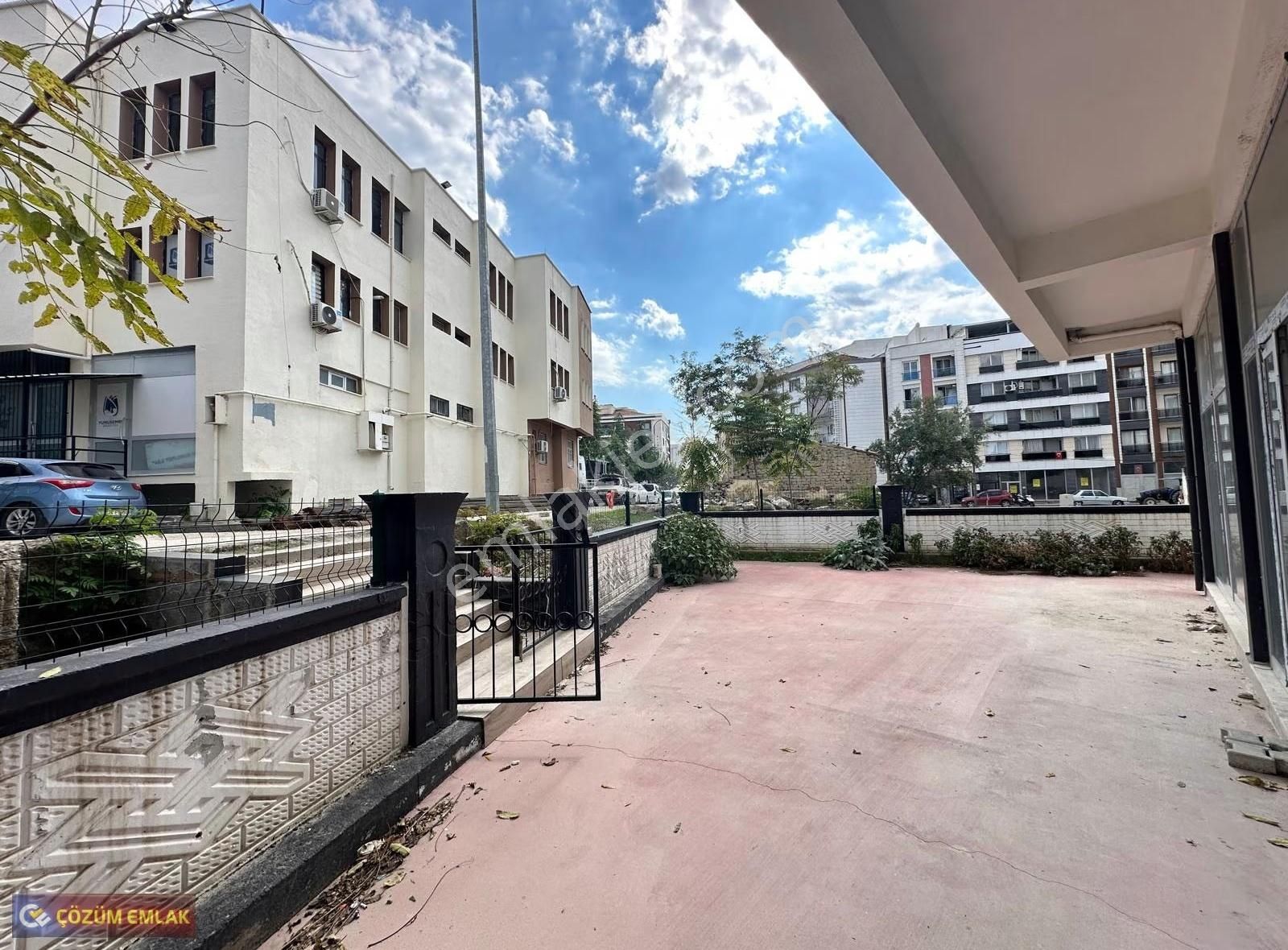 Çözüm Emlak'tan Belediye Binasına Cepheli Satılık Dükkan - Görsel 3