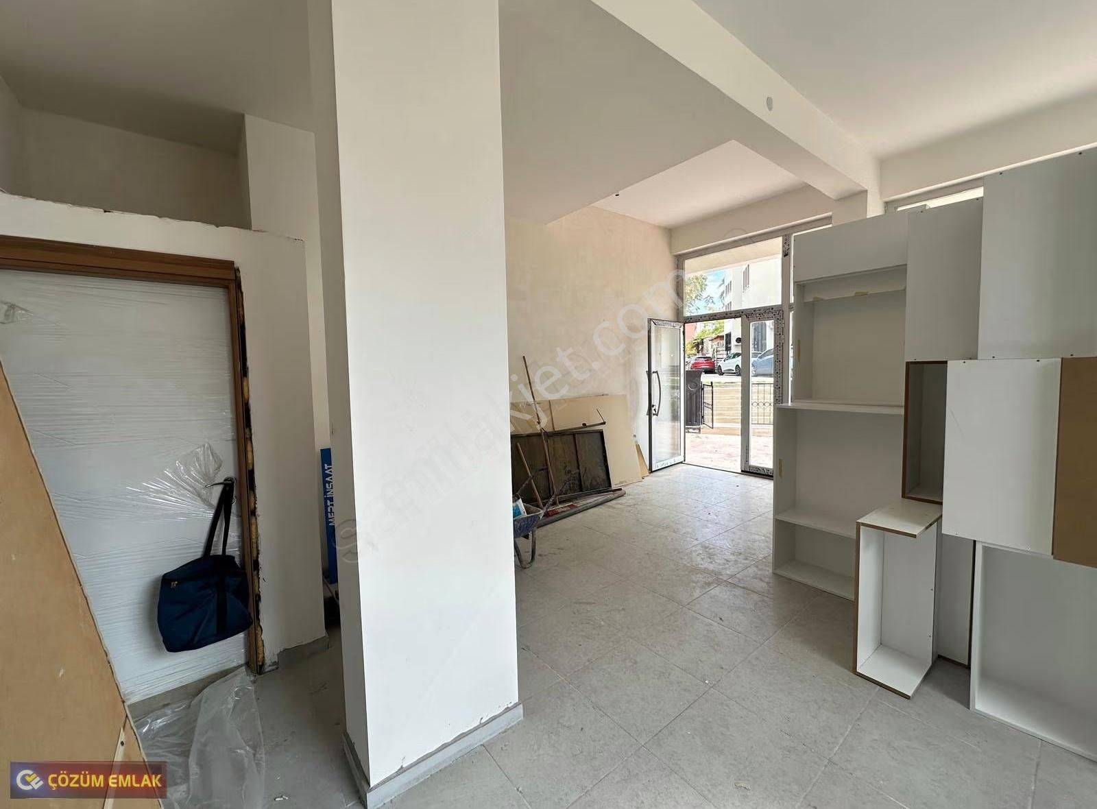 Çözüm Emlak'tan Belediye Binasına Cepheli Satılık Dükkan - Görsel 5