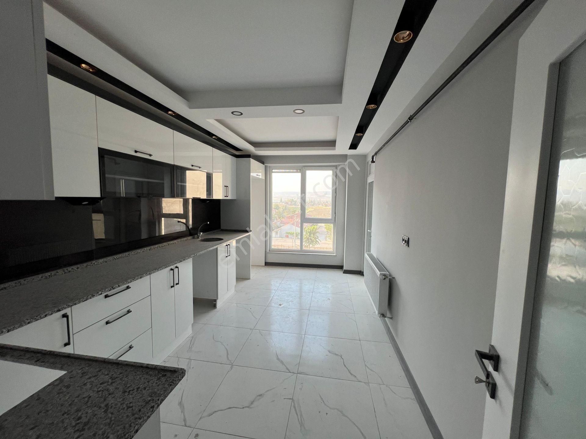 🎇🏡 Geniş Kullanımlı Satılık 3+1 Daire! • 130 M2 • 3. Kat • Kapalı Cam Balkonlu 🌞🎇 (d267) - Görsel 2